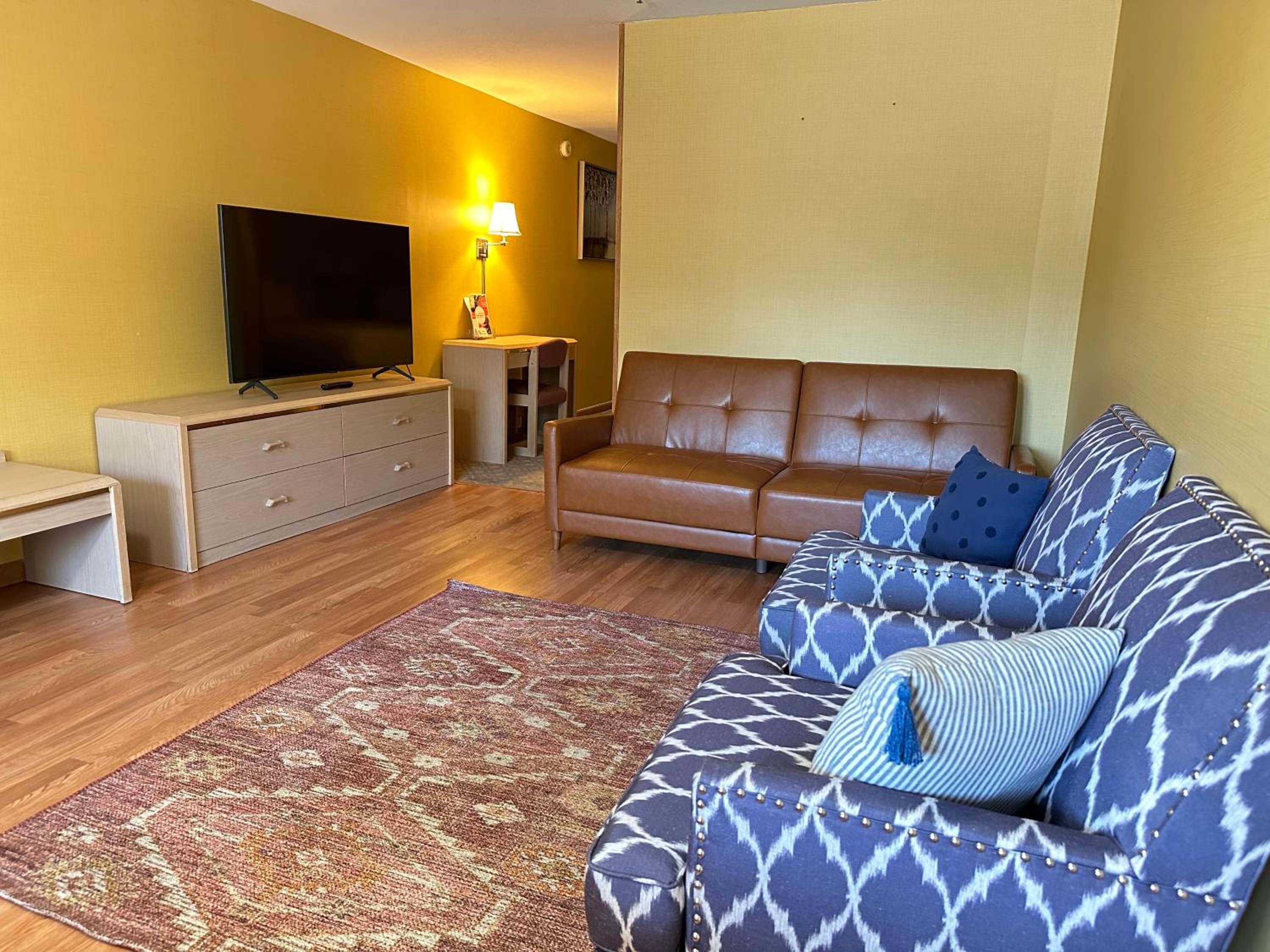Deluxe Family Suite - Photo 31