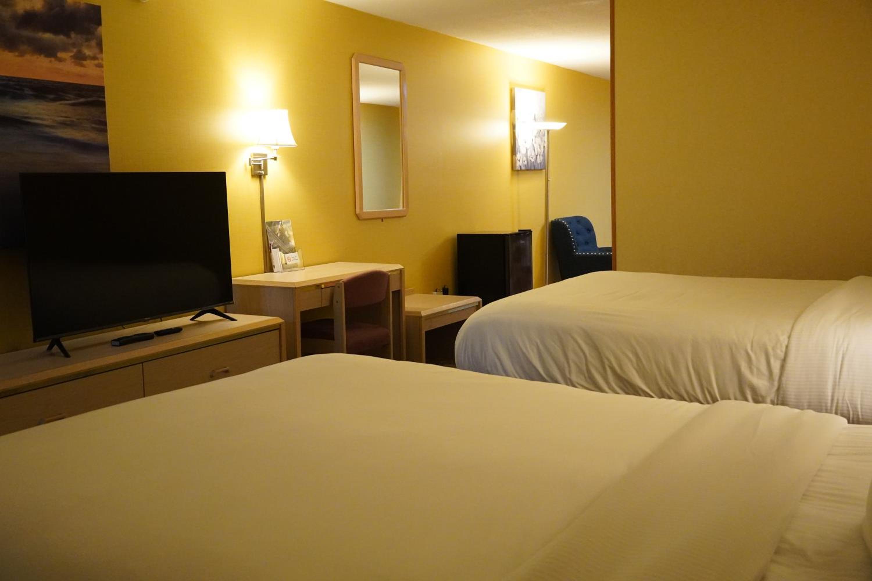 Deluxe Family Suite - Photo 34