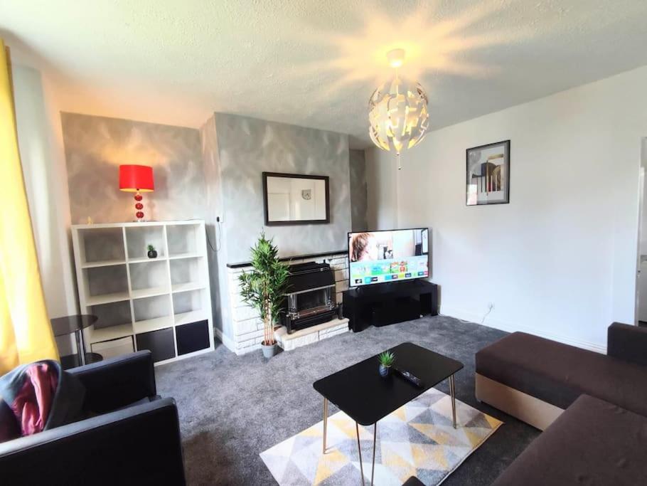 Three-Bedroom Apartment photo 1