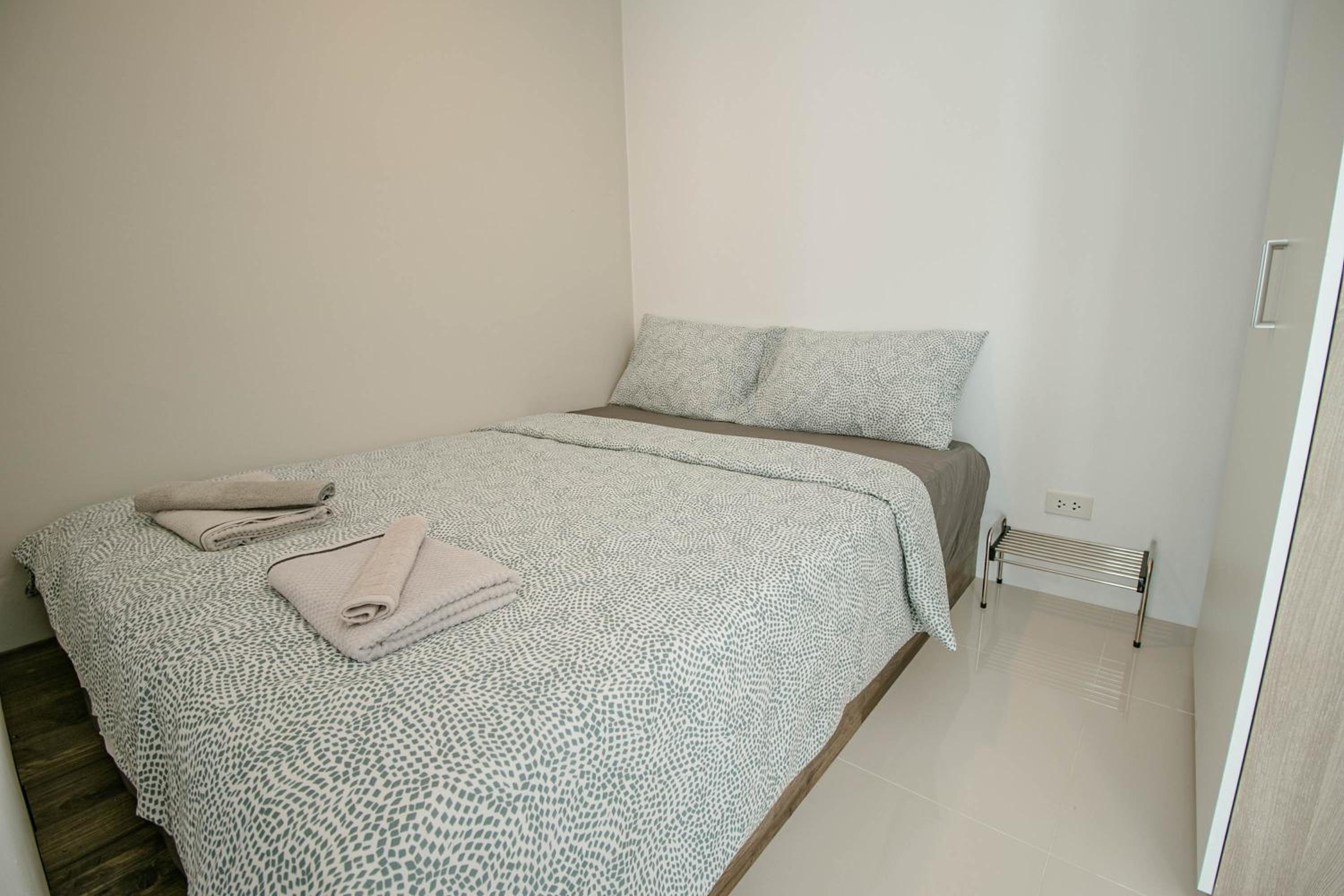 Apartment with Balcony - Photo 7