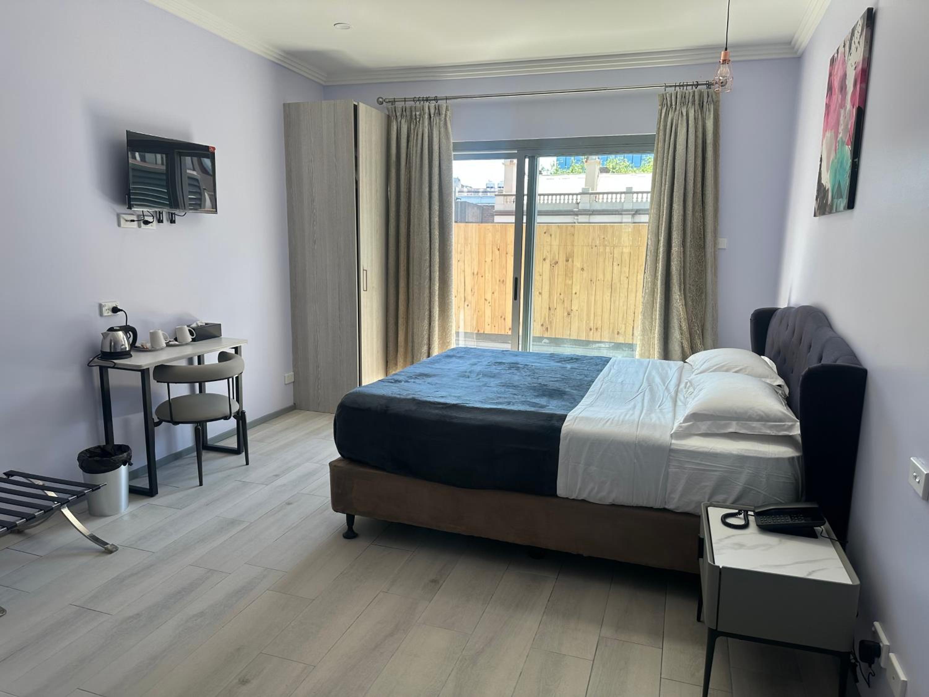 Premium King Room With Balcony photo 3