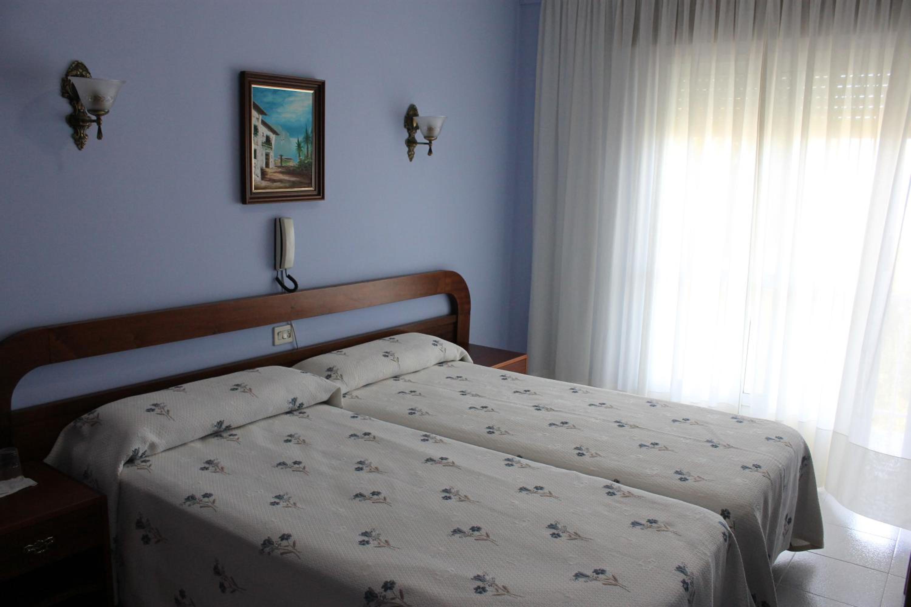 Double or Twin Room - Photo 2