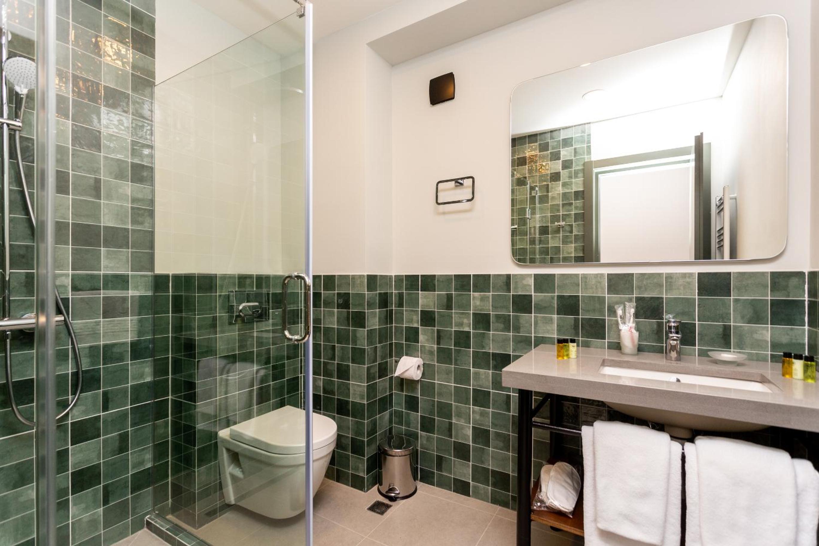 Double or Twin Room - Photo 4
