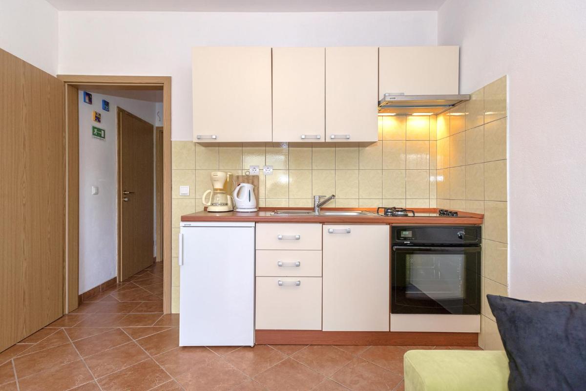 One-Bedroom Apartment with Balcony and City View - Photo 9