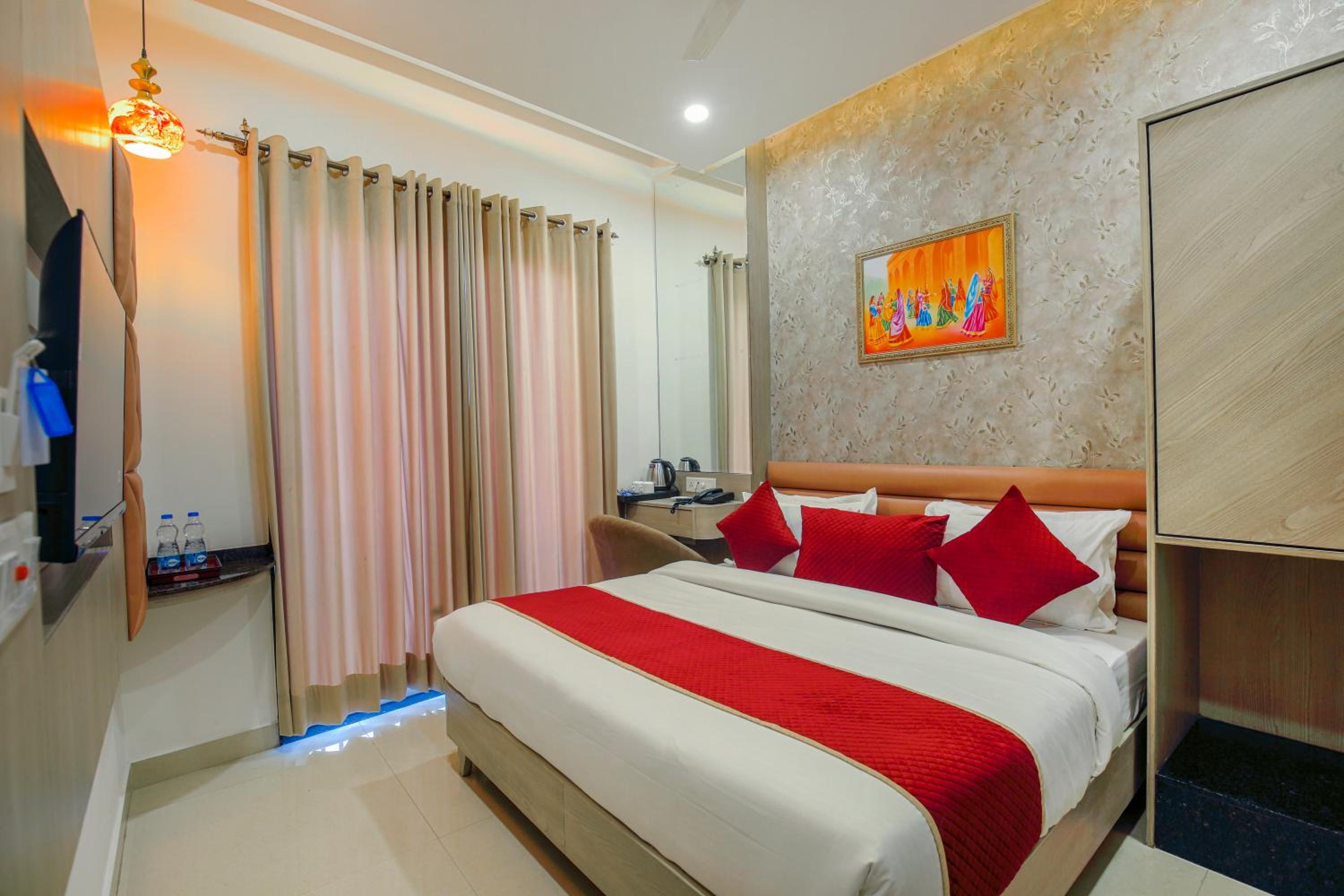 Deluxe Room - Photo 3