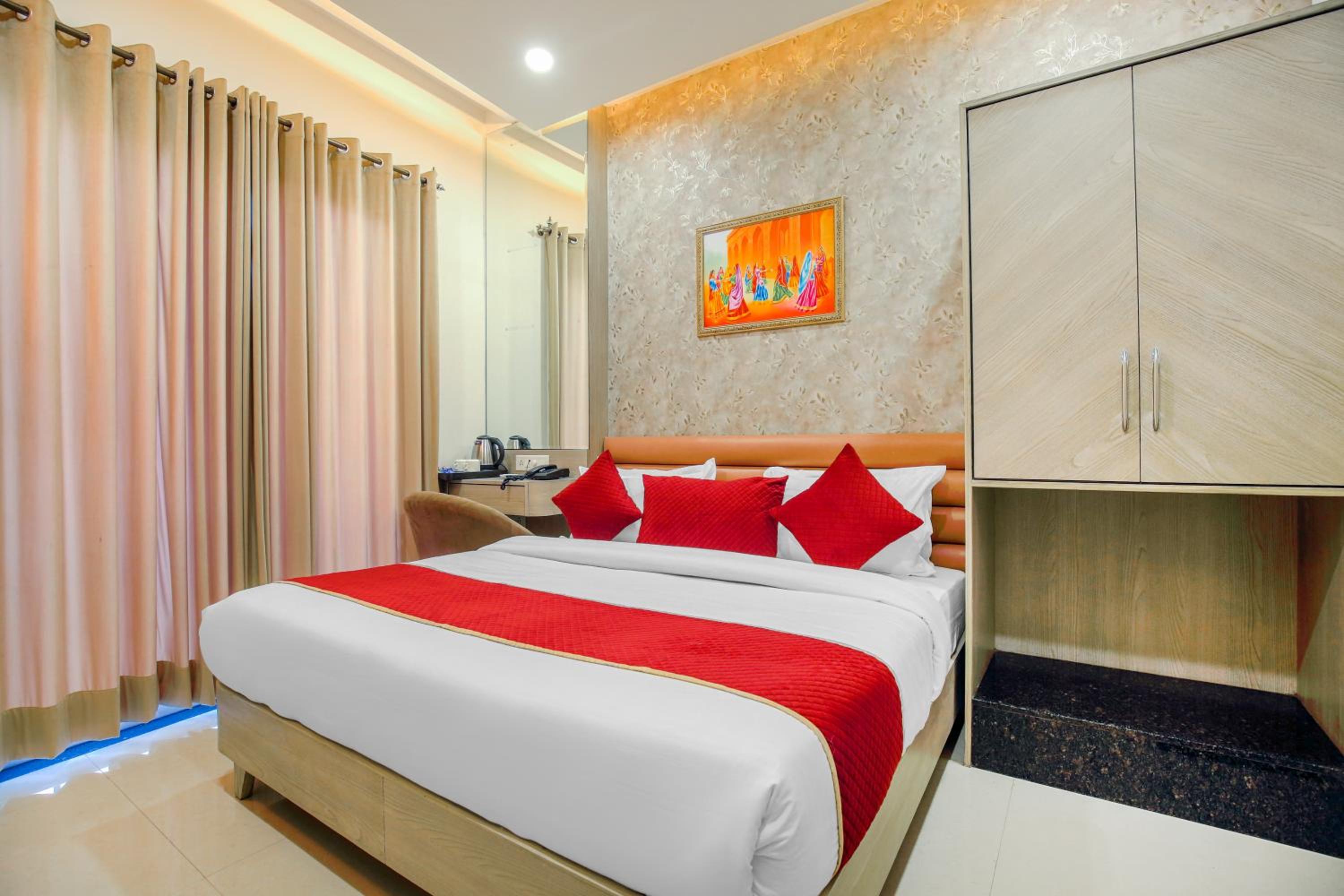 Deluxe Room - Photo 2