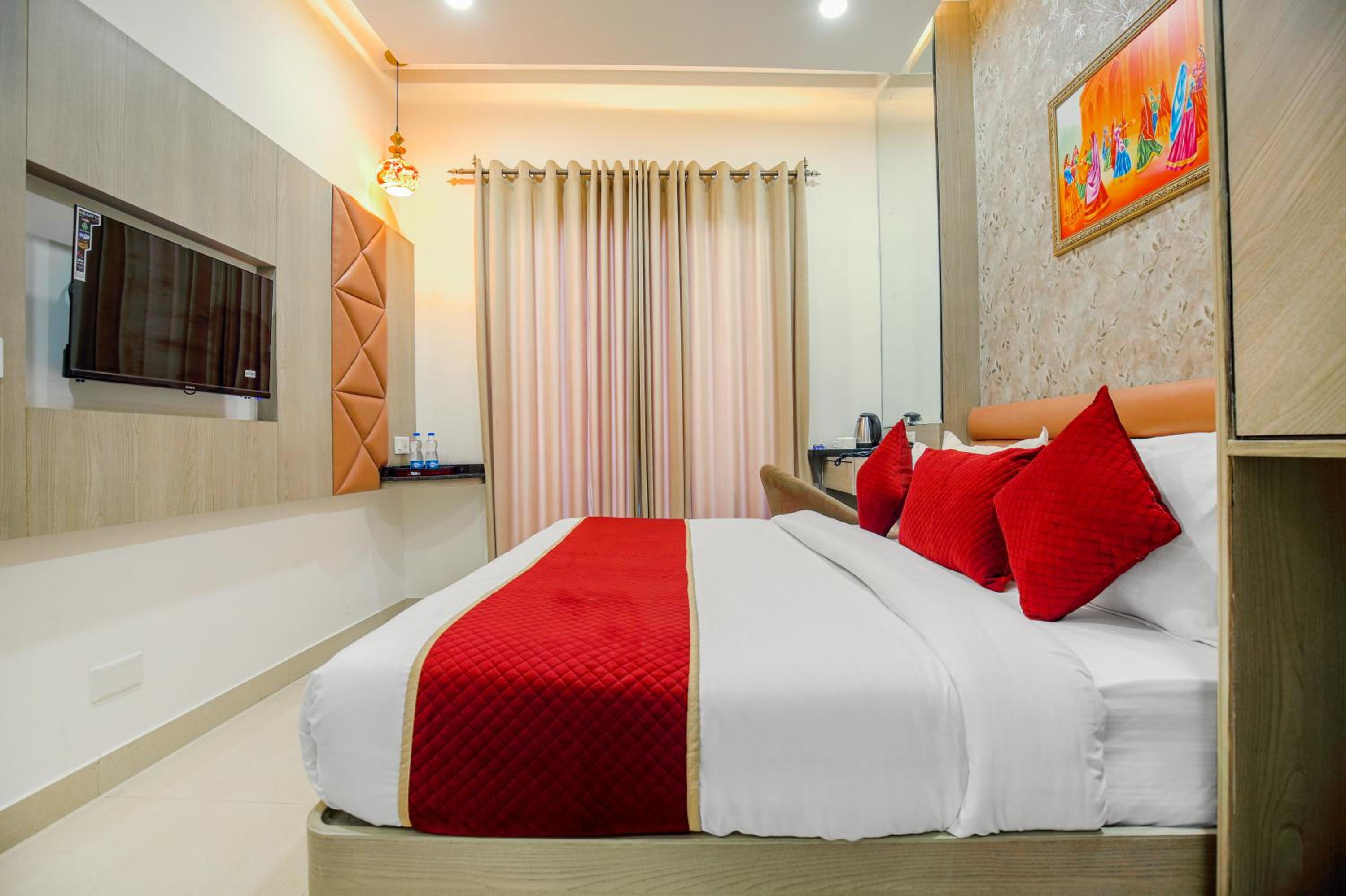 Deluxe Room - Photo 8