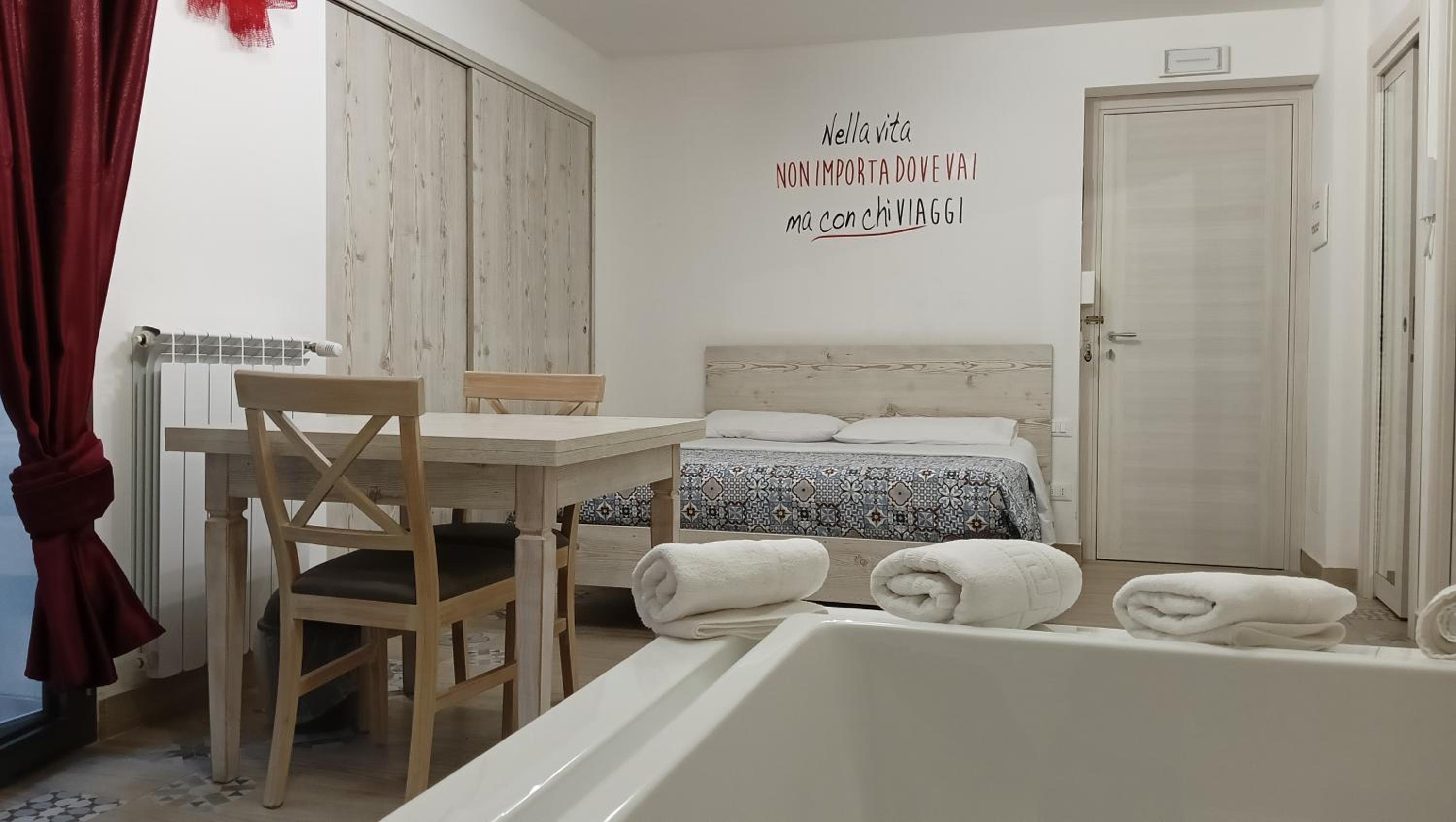 Deluxe Room - Photo 6