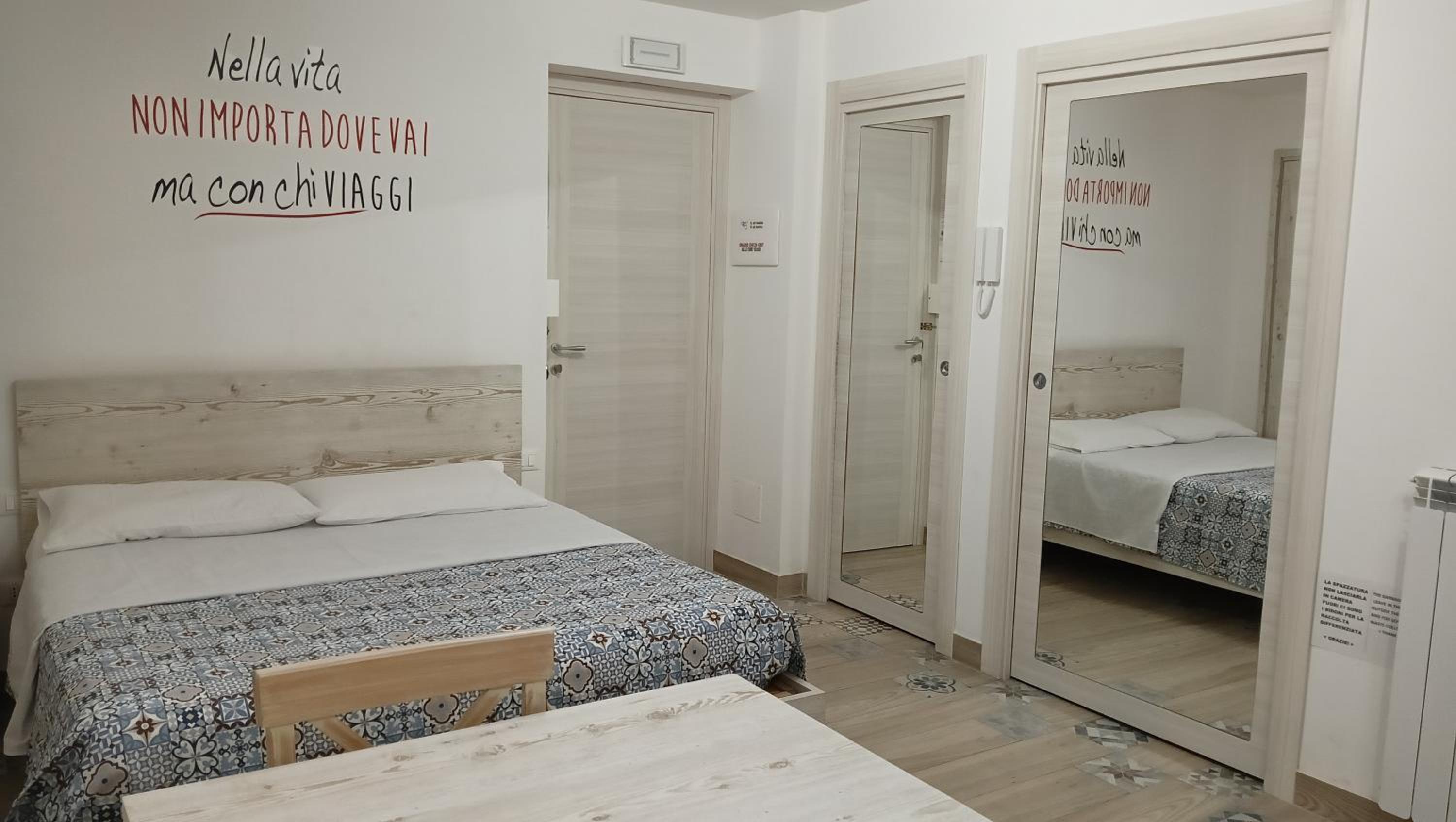 Deluxe Room - Photo 8