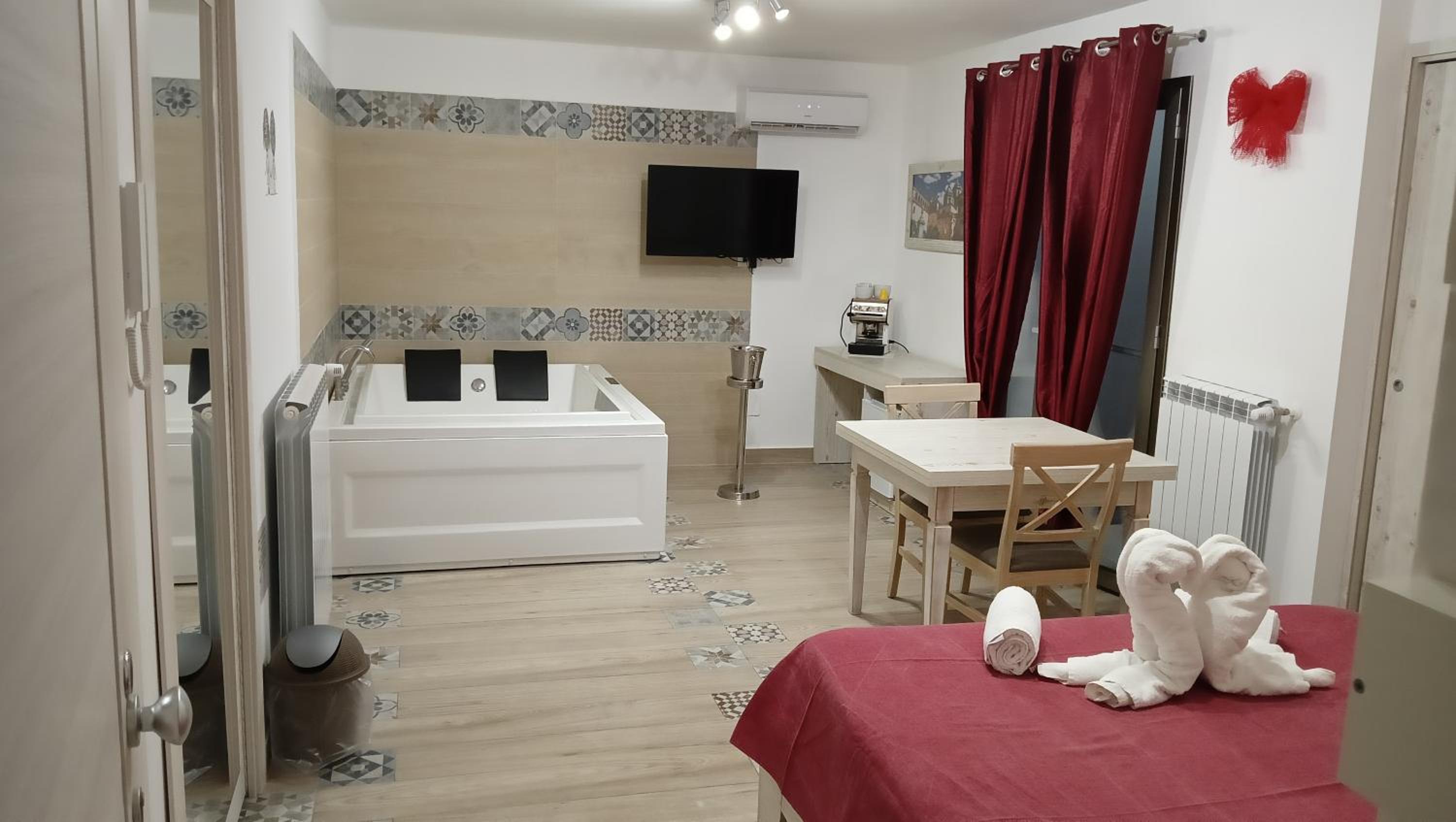 Deluxe Room - Photo 1