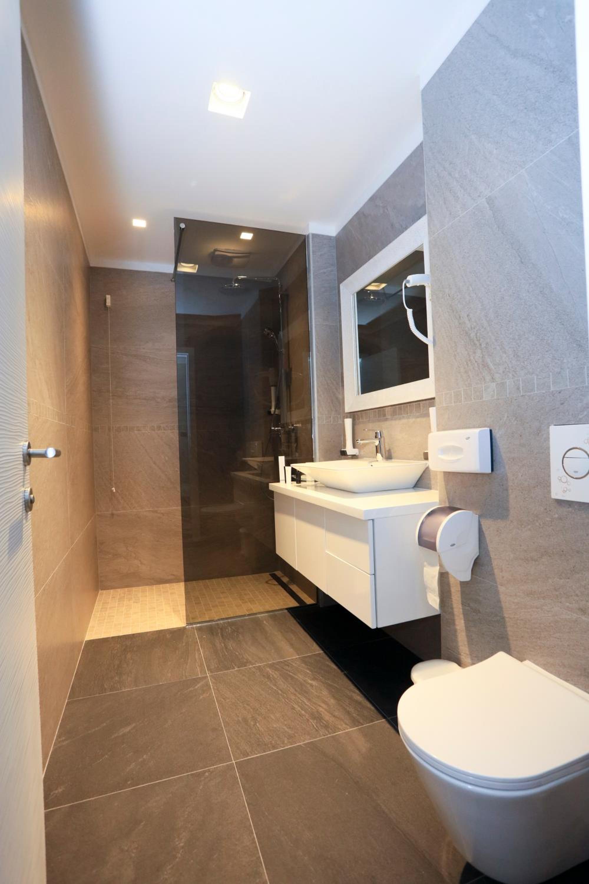 Deluxe King Room photo 2