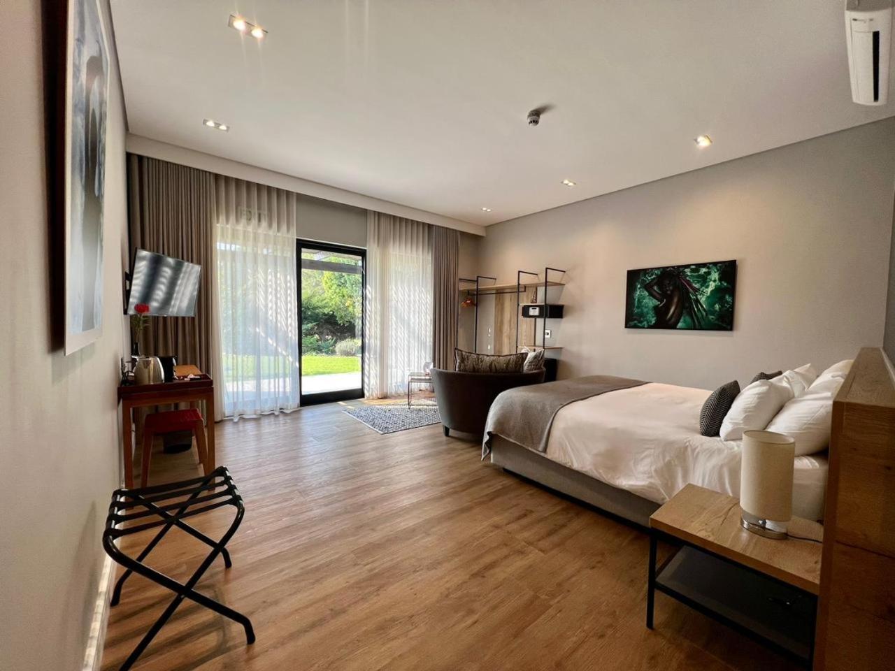 Comfort Suite photo 1