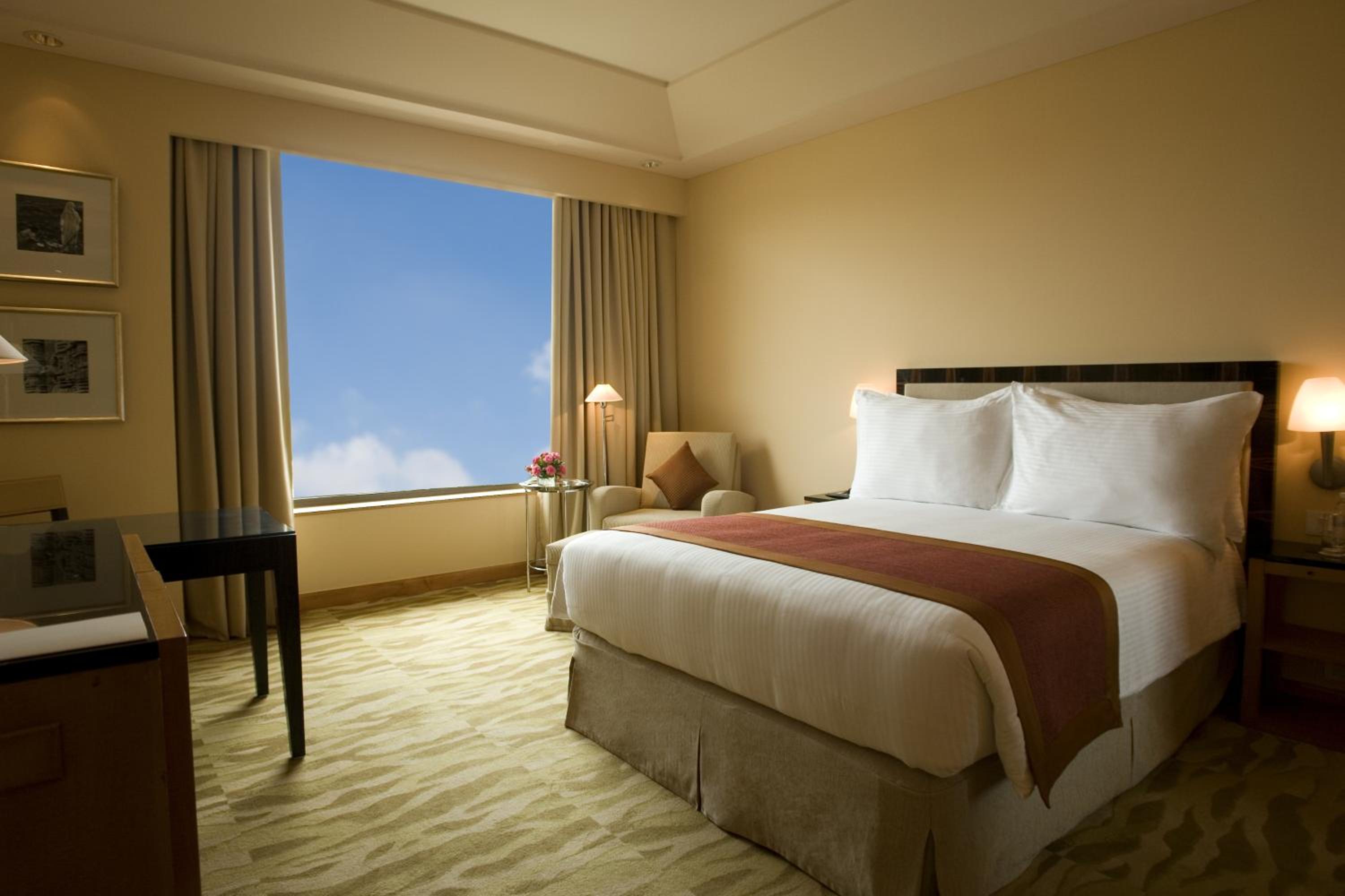 The Grand Club Room with 20% off on session of 30 mins Spa,15% off on food & soft beverage services,20% Discount on Laundry service Per stay per room - Photo 2