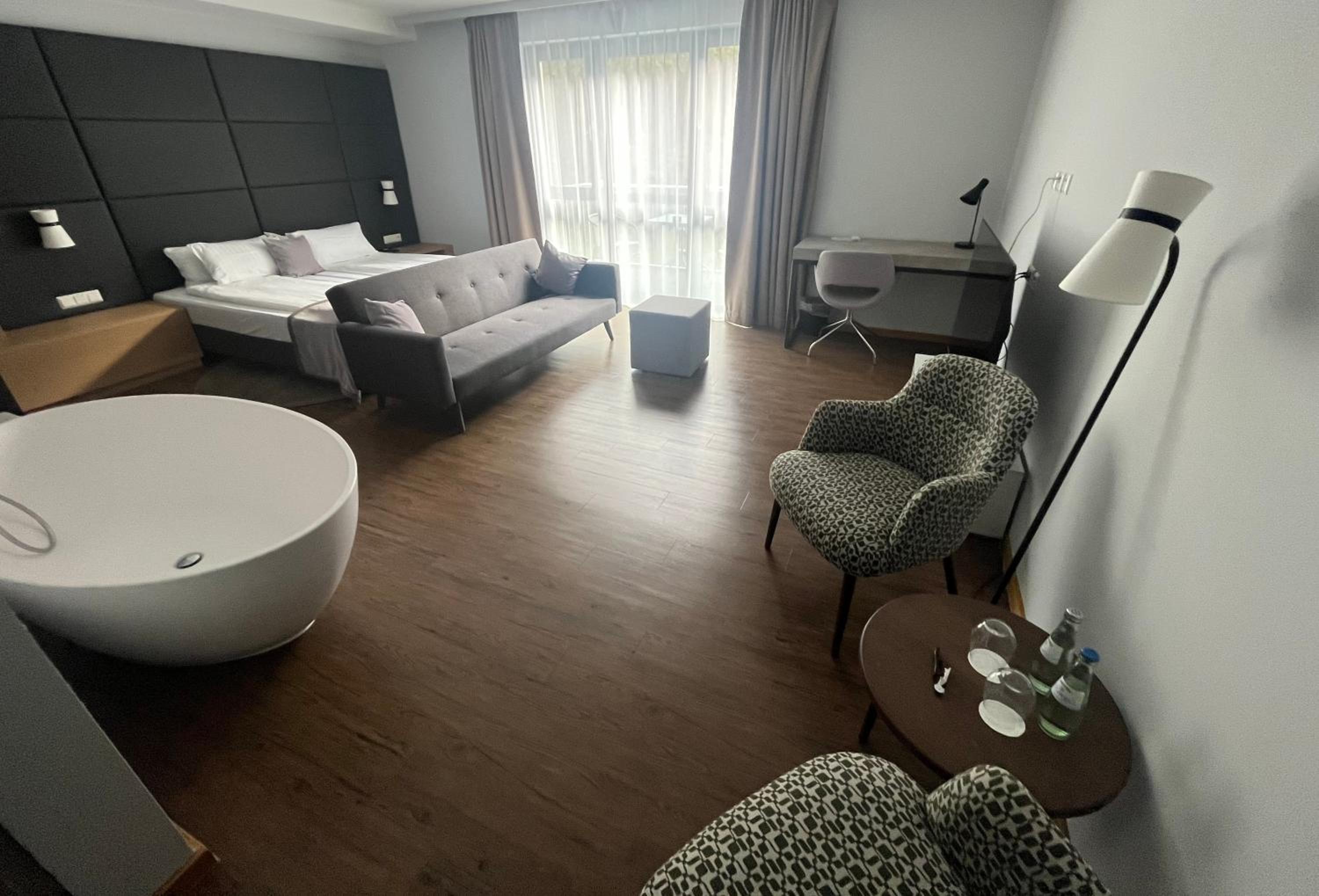 Deluxe Double Room with Bath photo 1