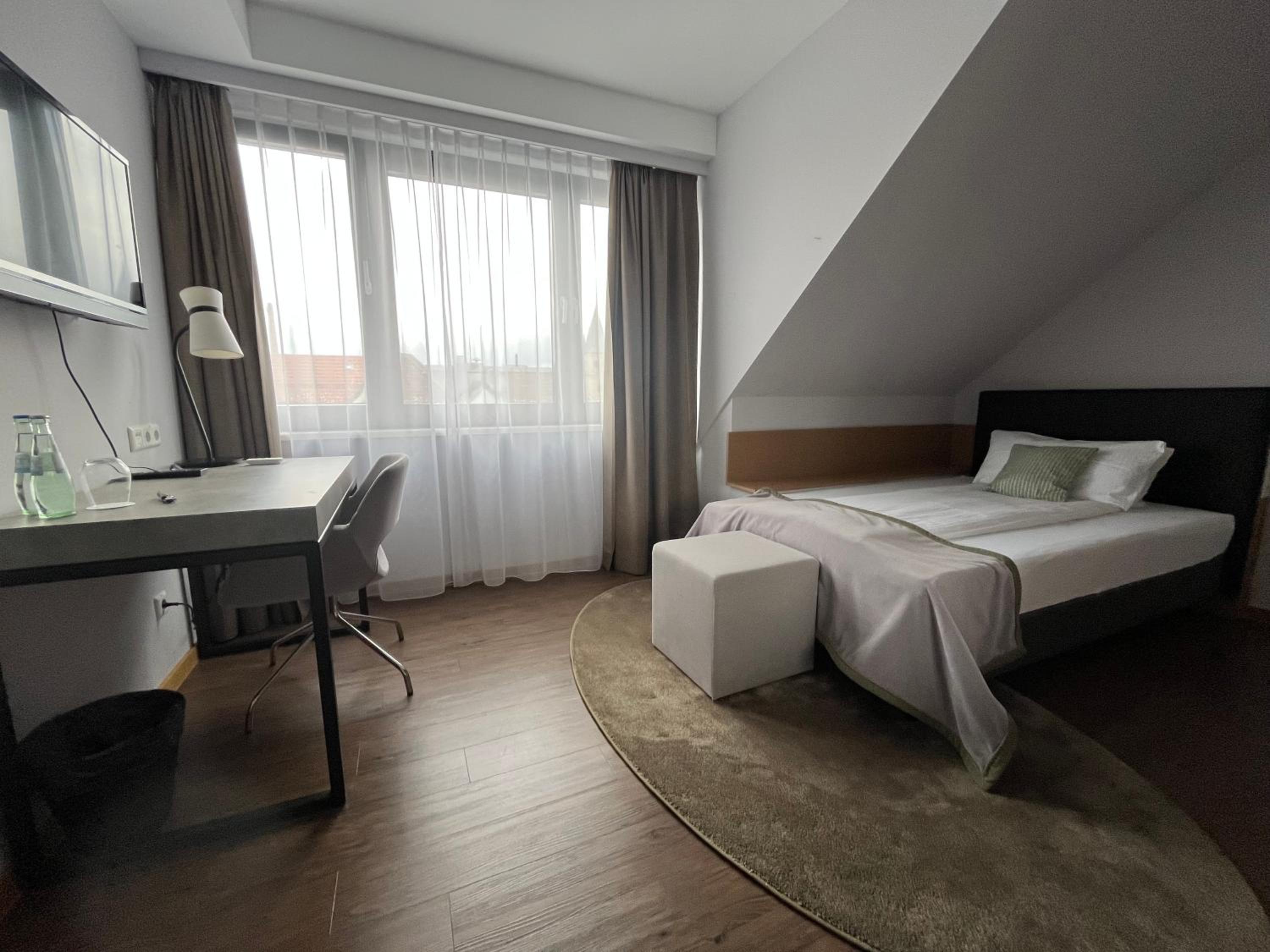 Single Room with Private Bathroom photo 1