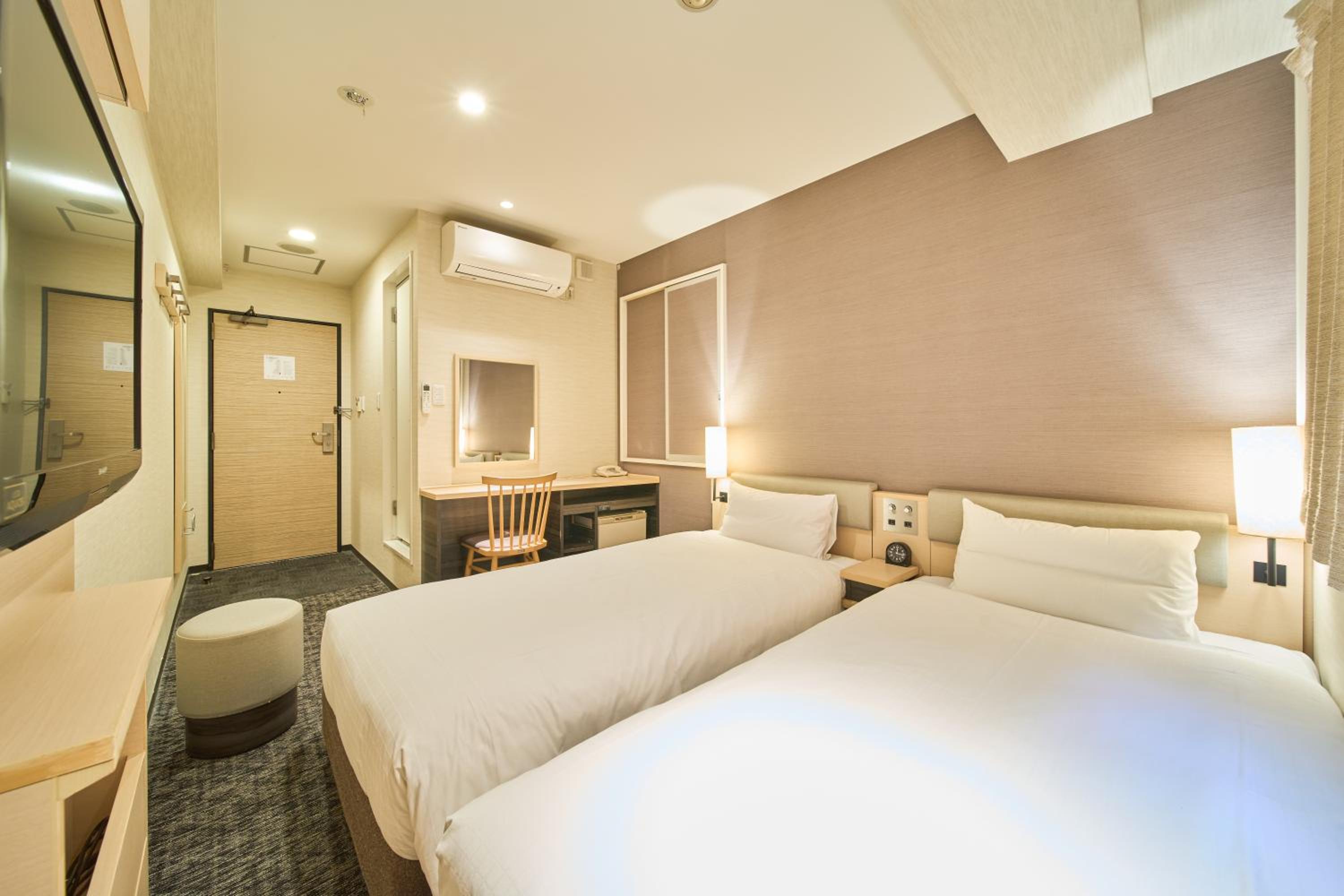 Economy Twin Room - Smoking photo 2