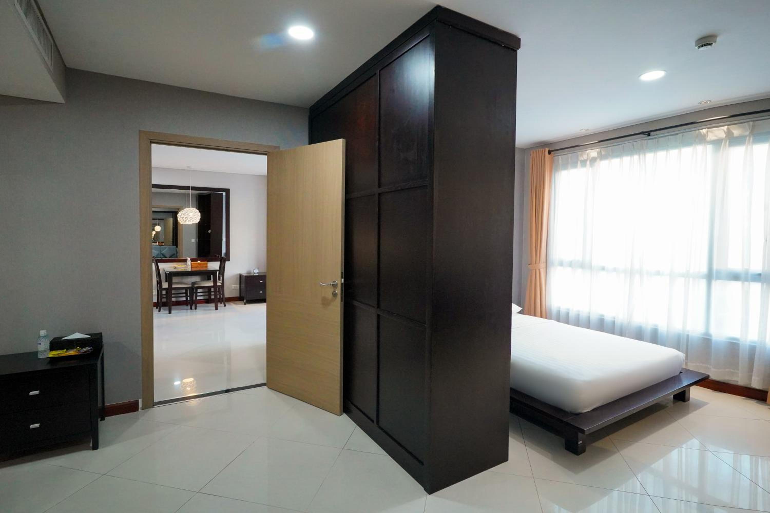Connecting Room