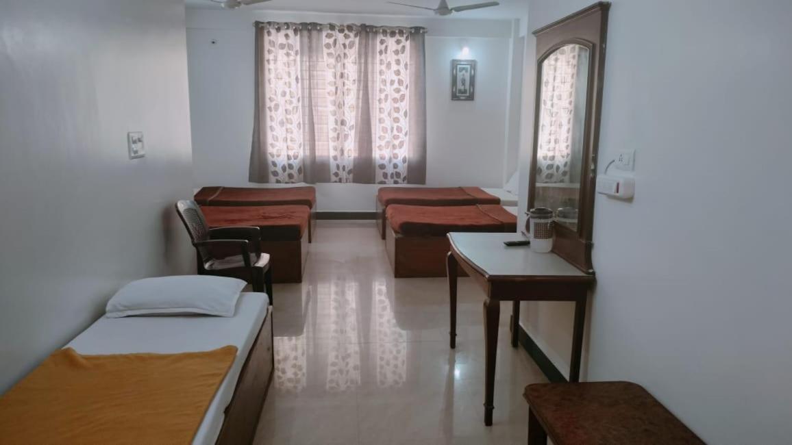 8-Bed Mixed Dormitory Room