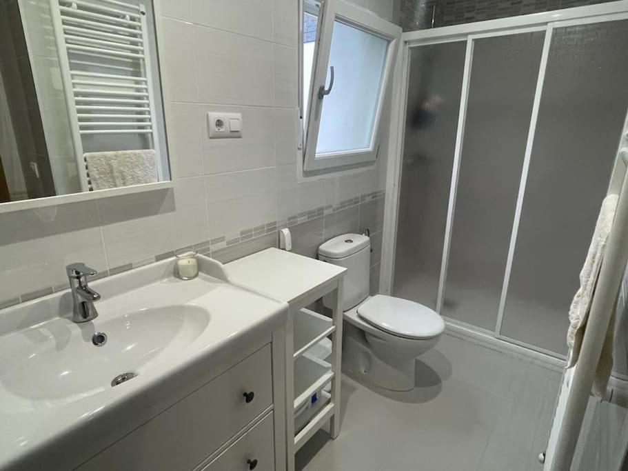 Five-Bedroom House photo 2