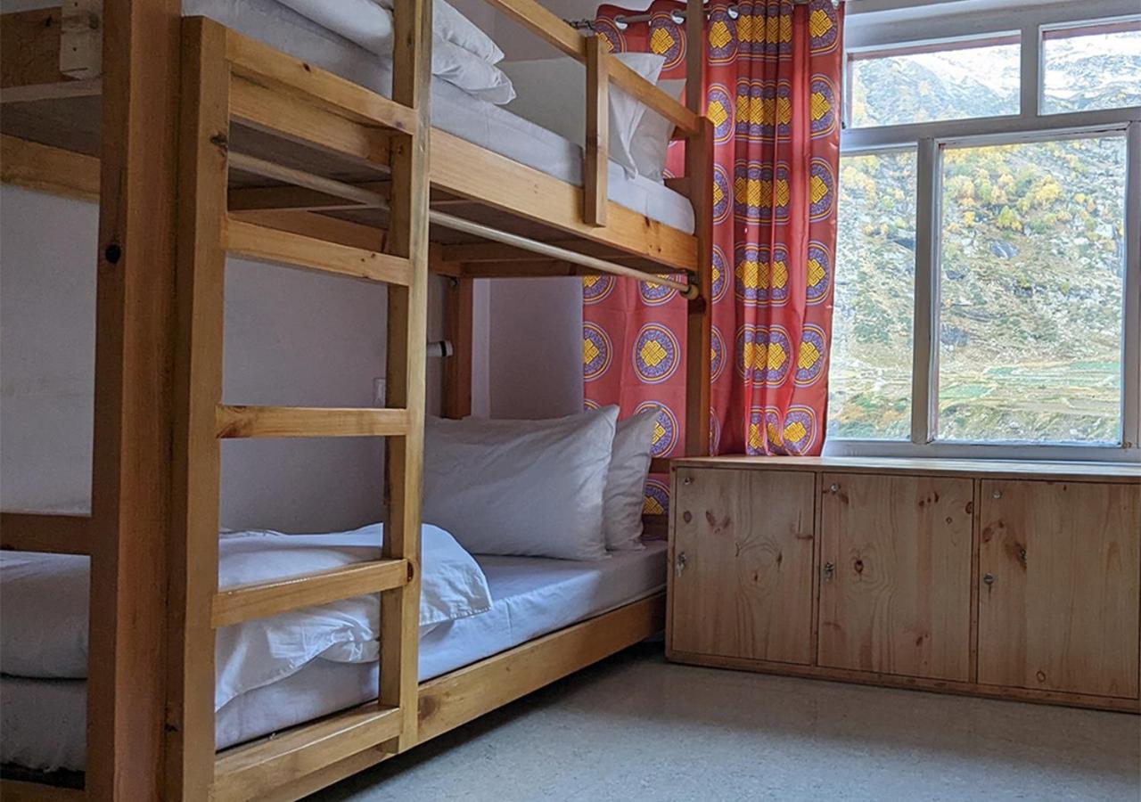 Bed in 6-Bed Mixed Dormitory Room photo 3