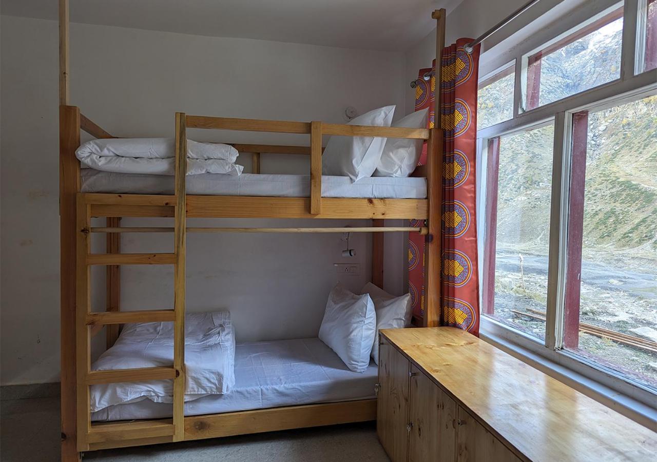 Bed in 6-Bed Mixed Dormitory Room photo 2