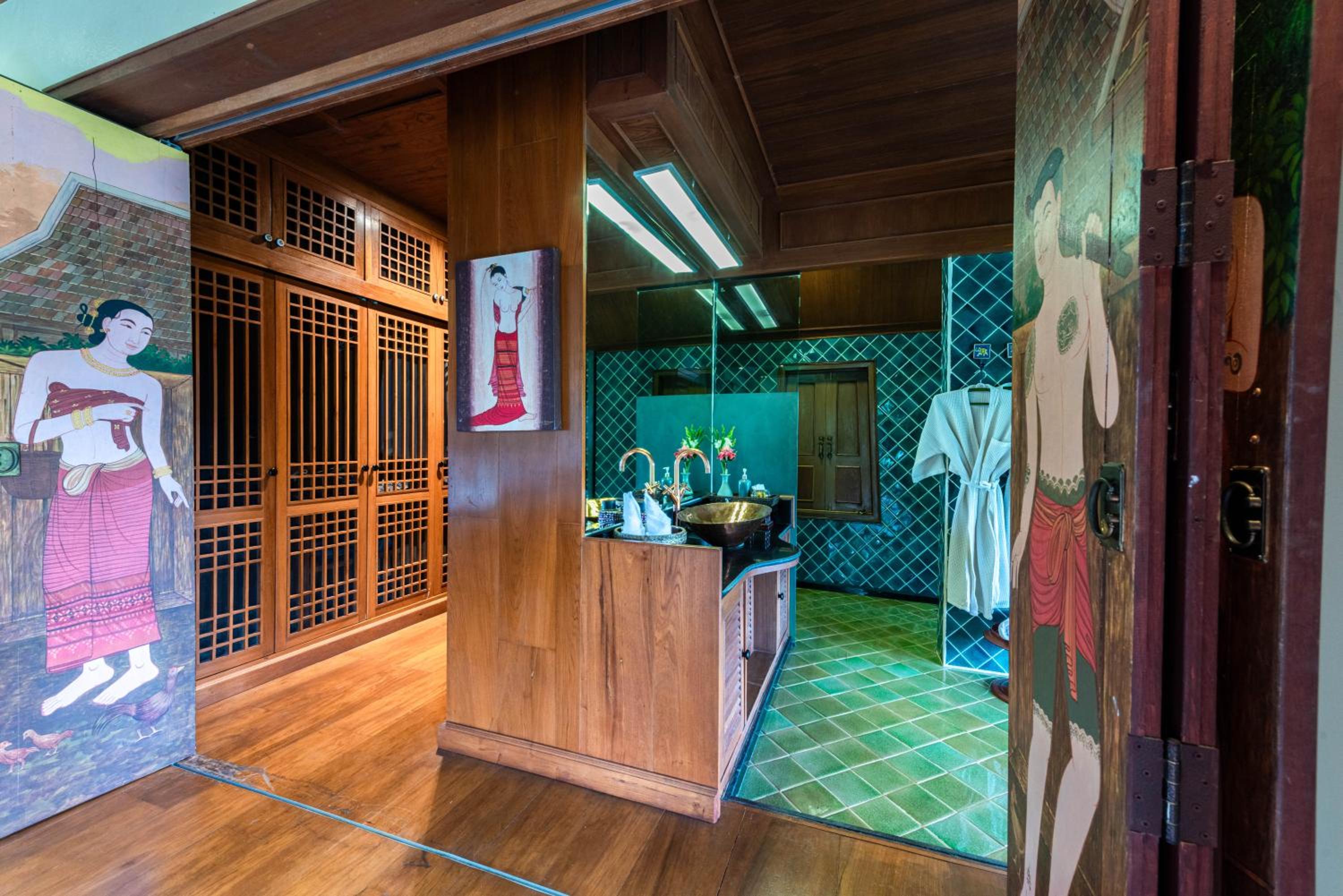 King Room with Spa Bath - Photo 12