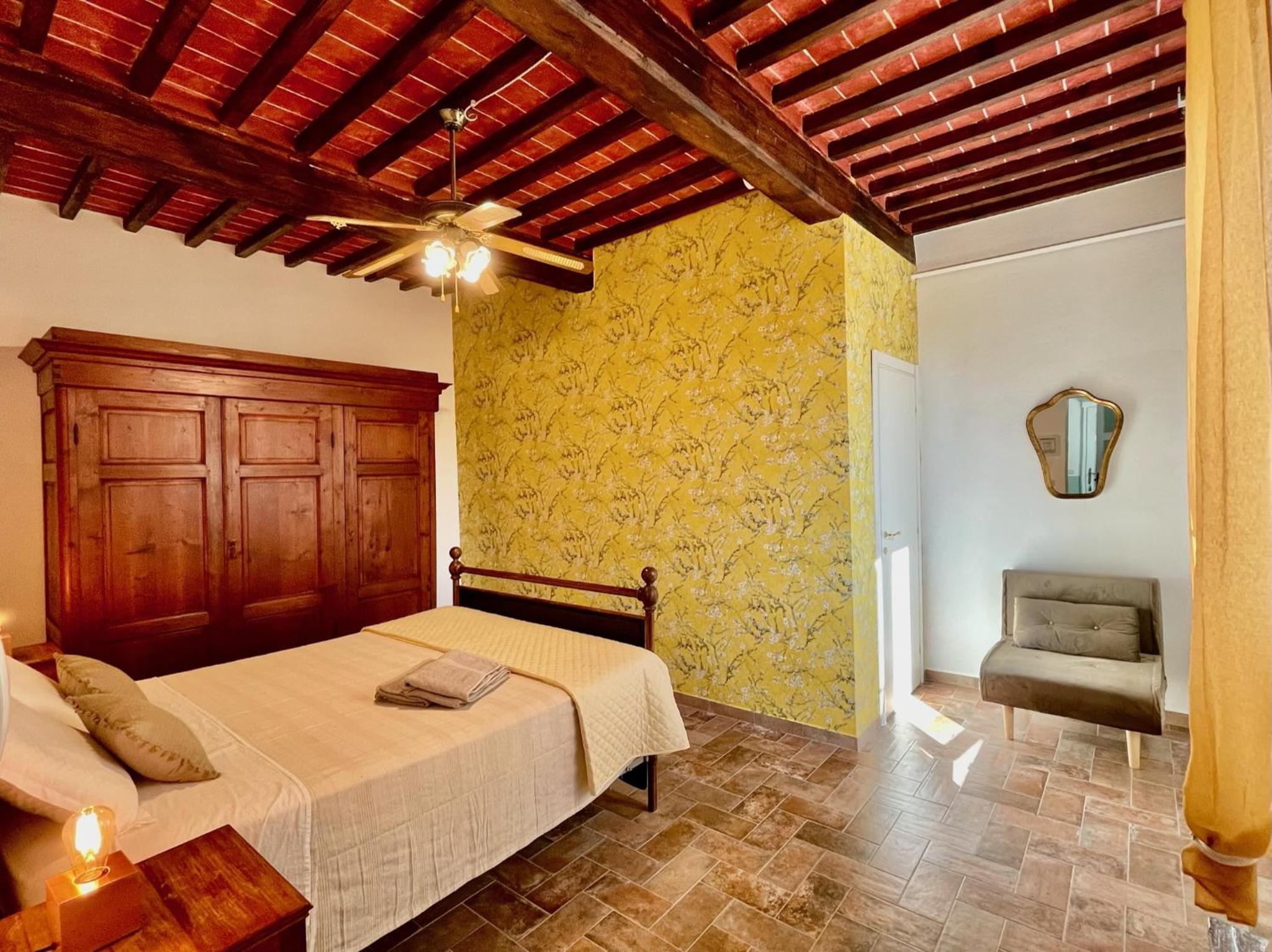Deluxe Double Room (2 Adults + 1 Child) photo 1