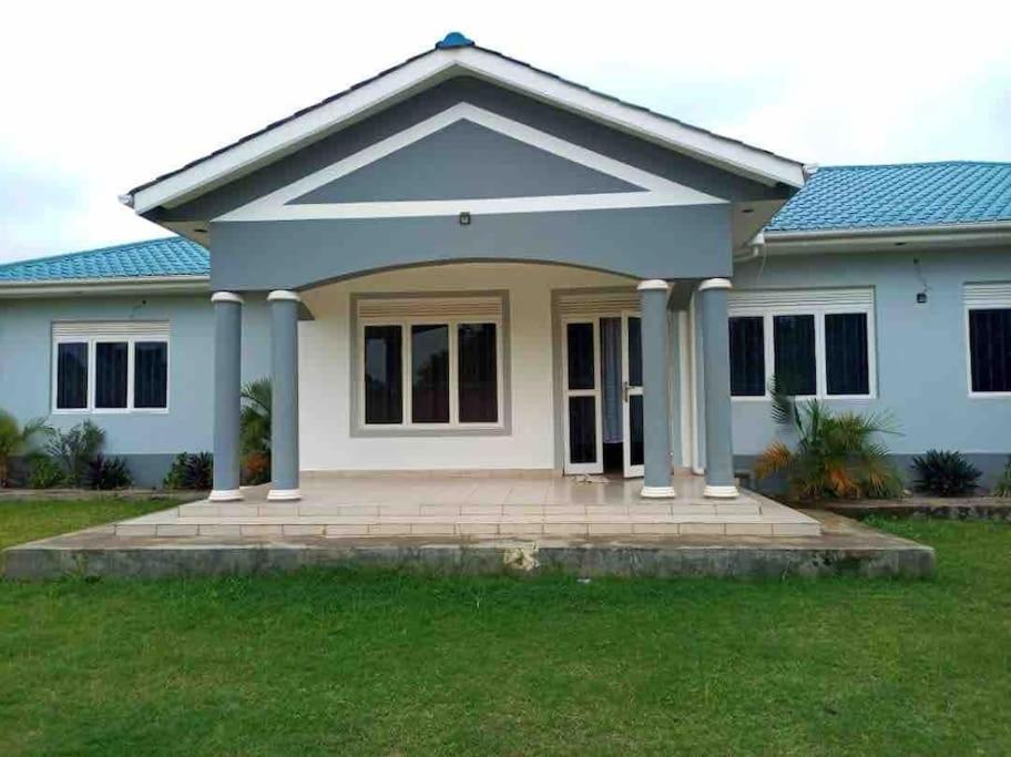 Three-Bedroom Vacation Home  photo 1