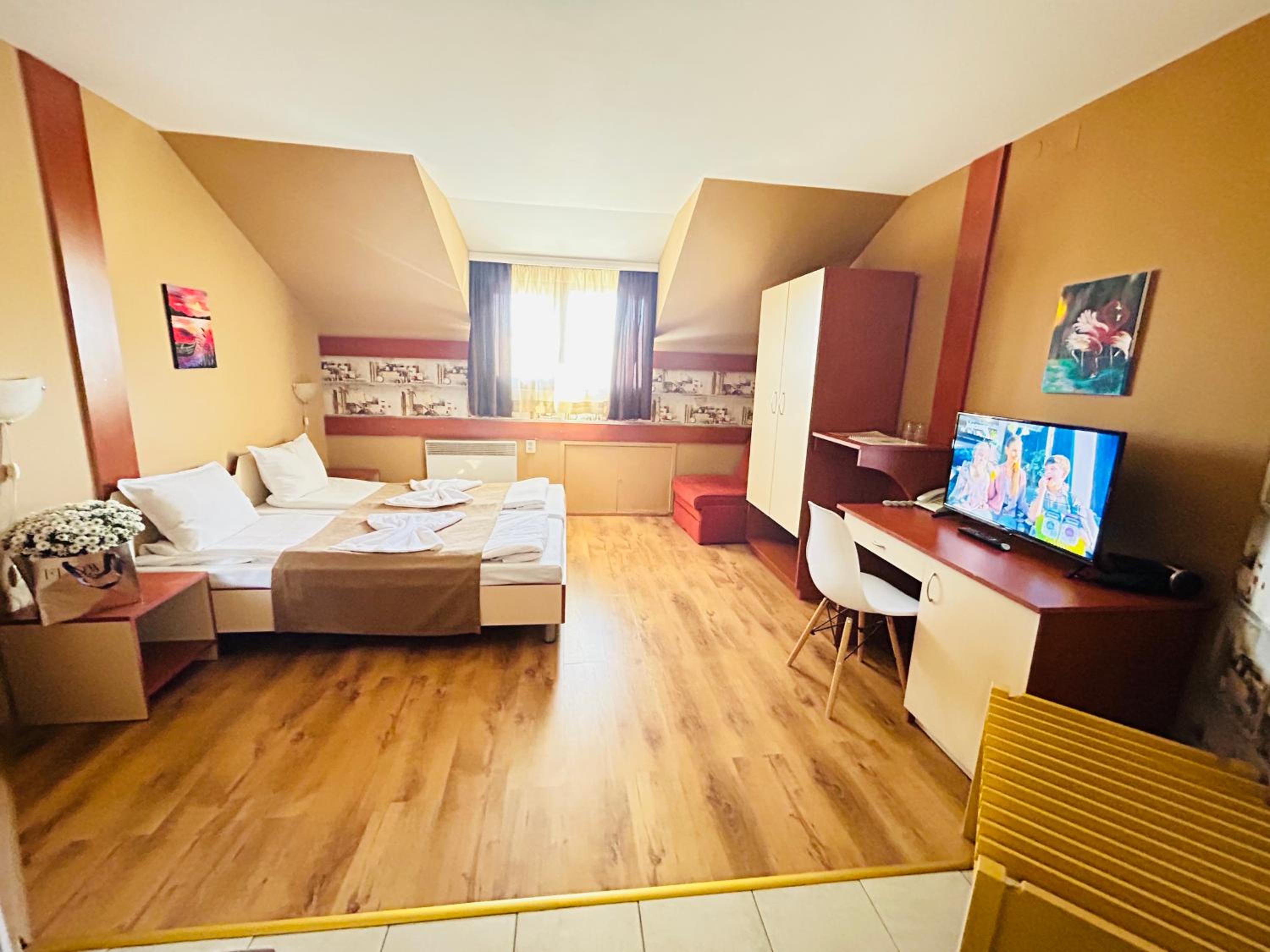 Economy Twin Room - Mansard photo 1