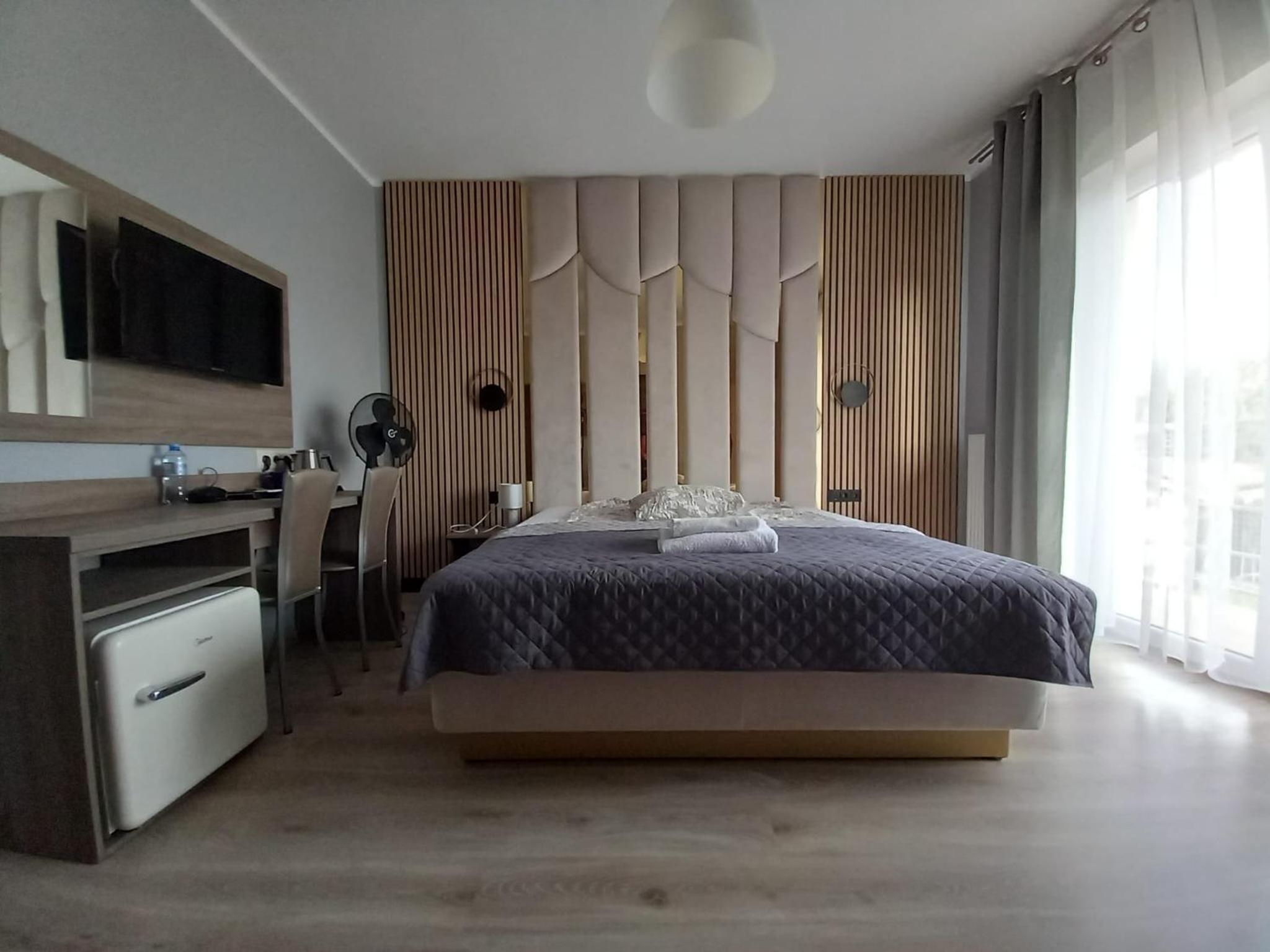 Double Room with Balcony - Photo 3
