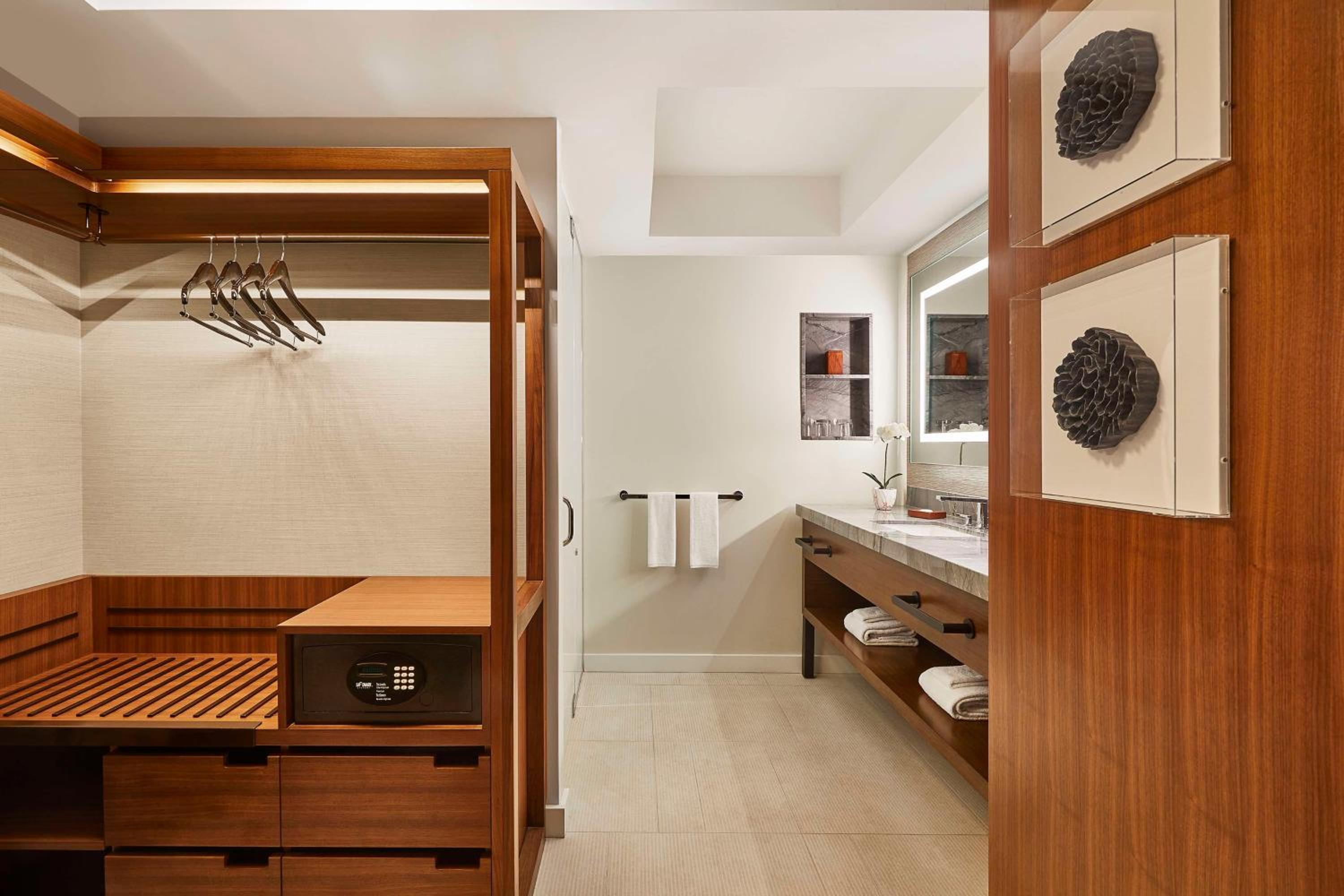 Queen Room with Two Queen Beds - Oceanfront