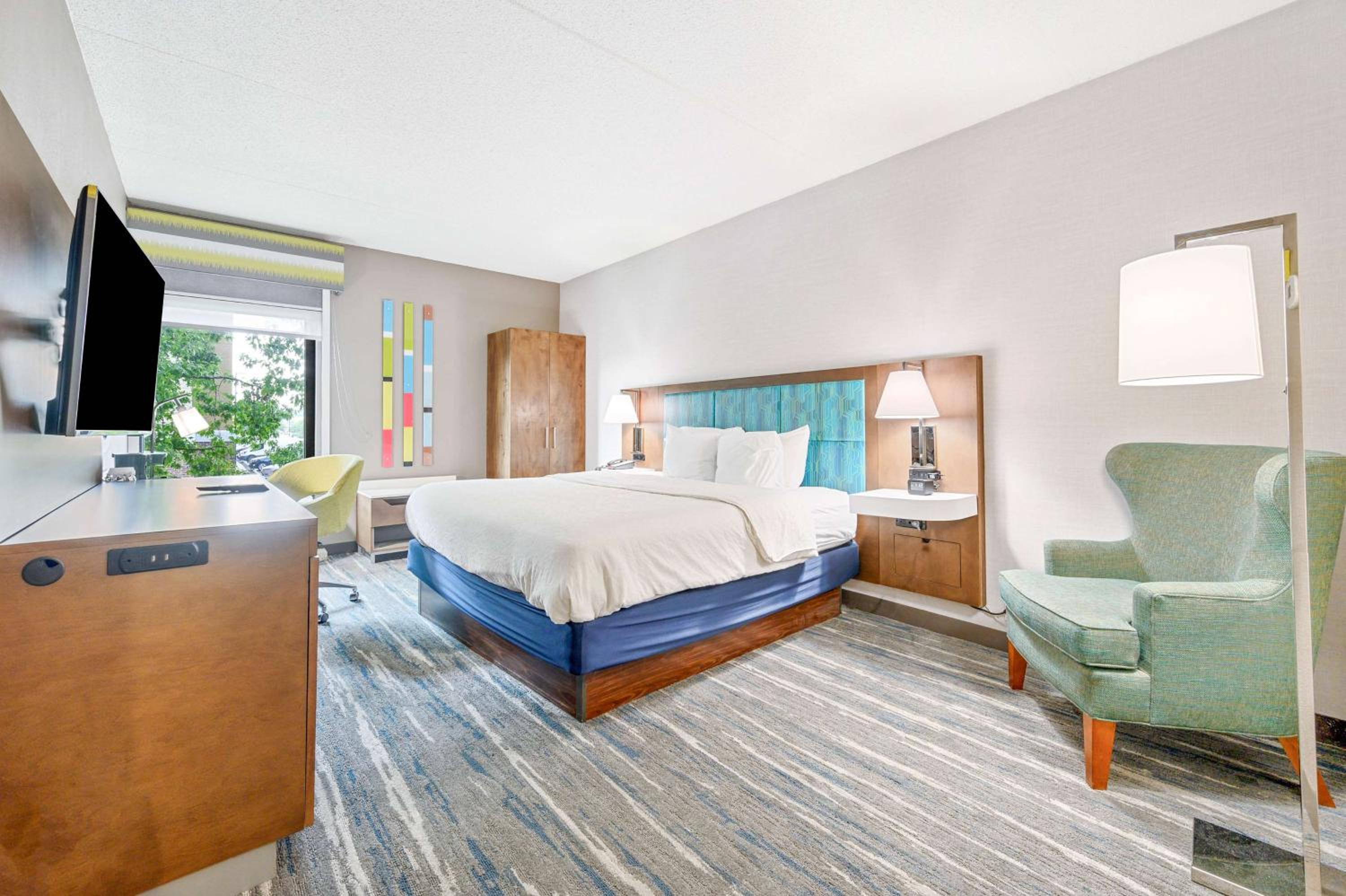 King Room with King Bed - Non-Smoking - Photo 1