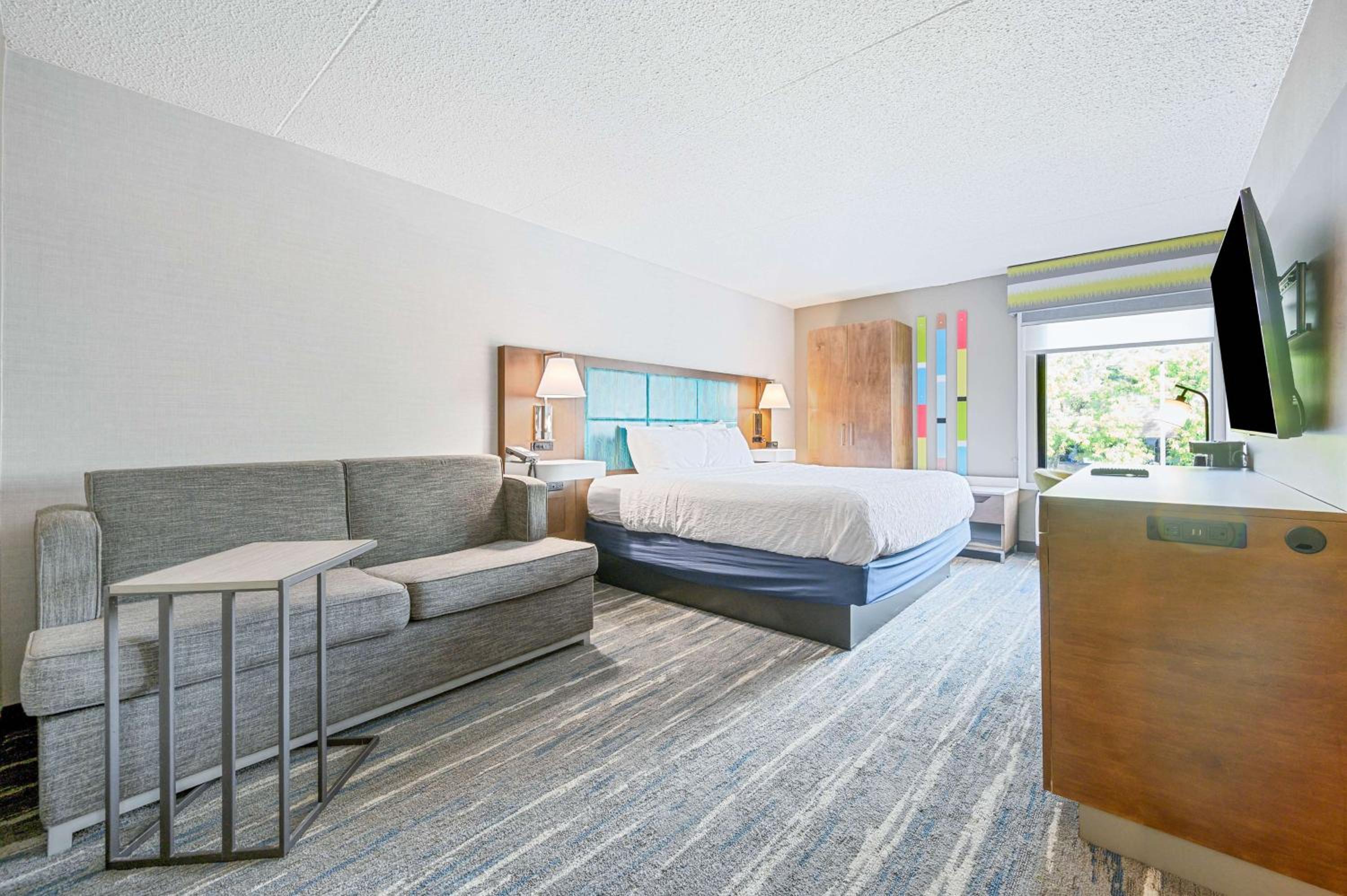 King Room with Sofa Bed and Study - Non-Smoking - Photo 6