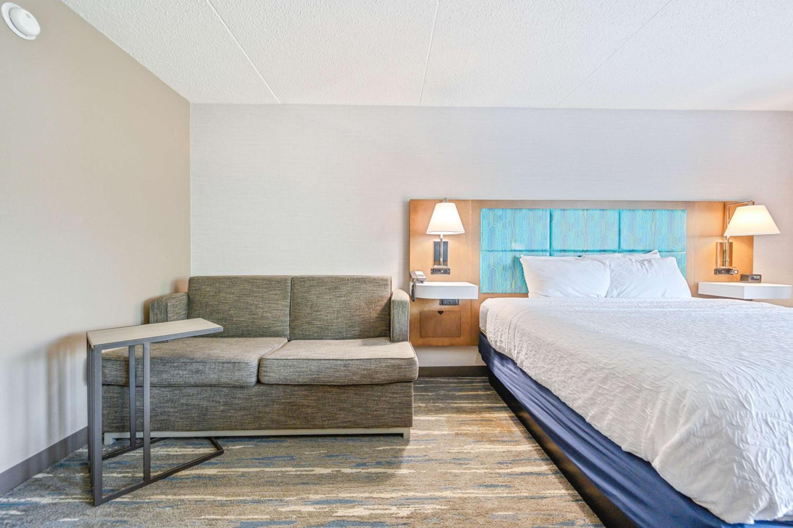 King Room with Sofa Bed and Study - Non-Smoking - Photo 3