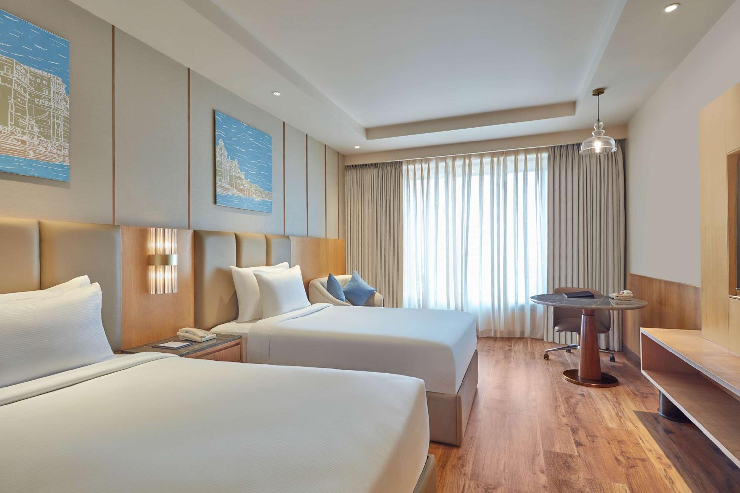 Deluxe Twin Room with INR 500/- credit on food & beverages per stay | 15% discount on spa & laundry | Happy Hour till 6pm 1+1 on IMFL and 2+1 on Beer - Photo 1