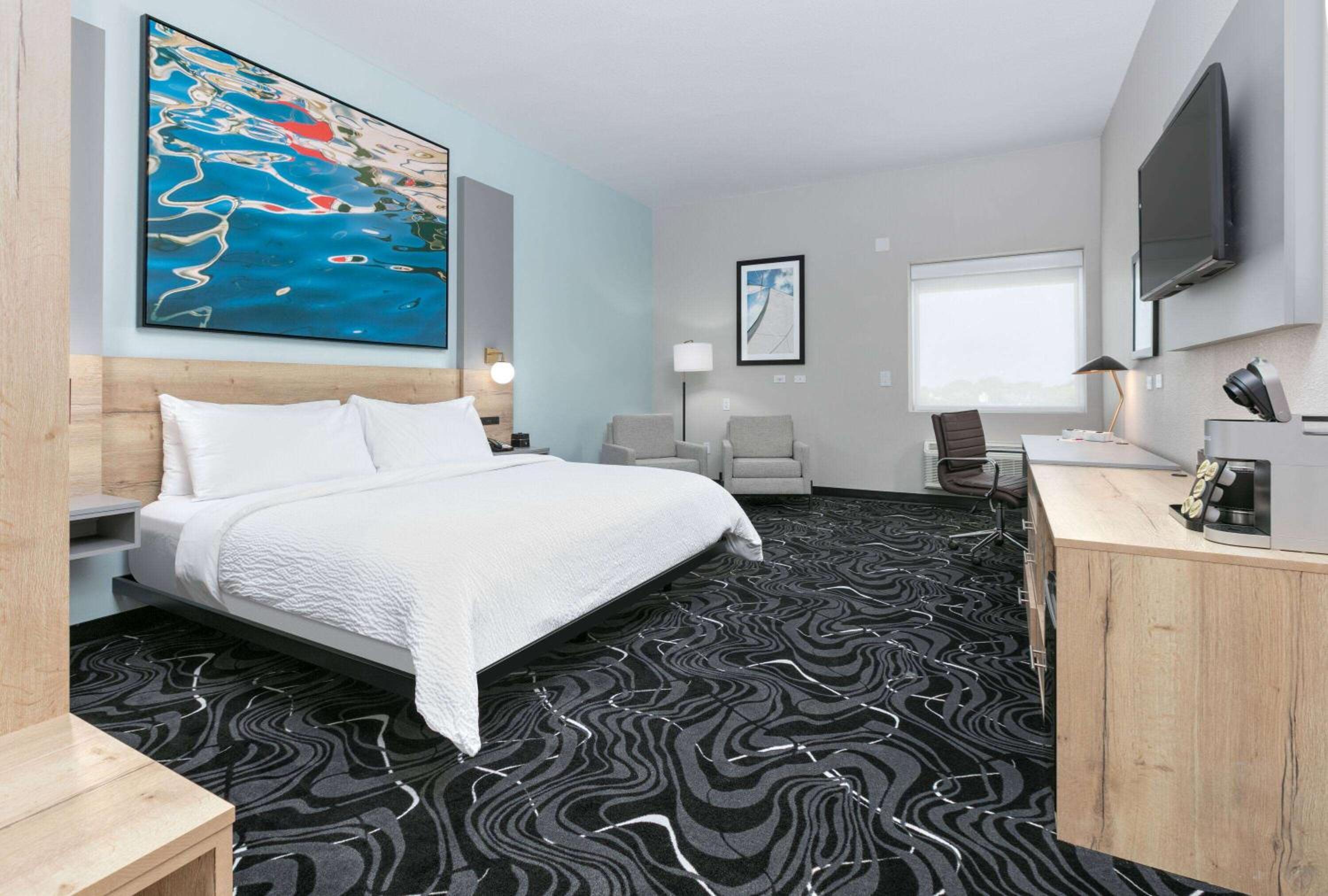 King Room with Mobility Access and Bathtub with Grab Bars, Non-Smoking - Photo 2