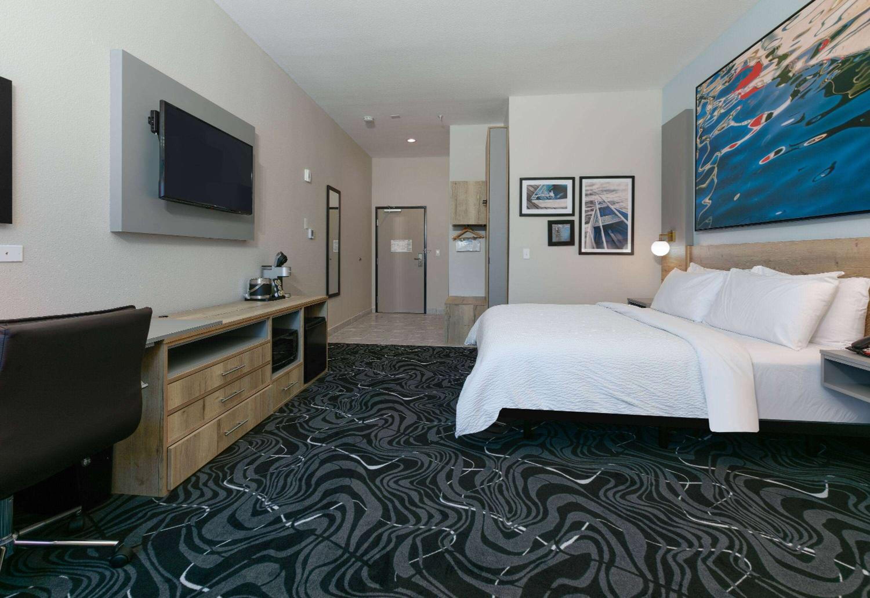 King Room - Non-Smoking - Photo 2