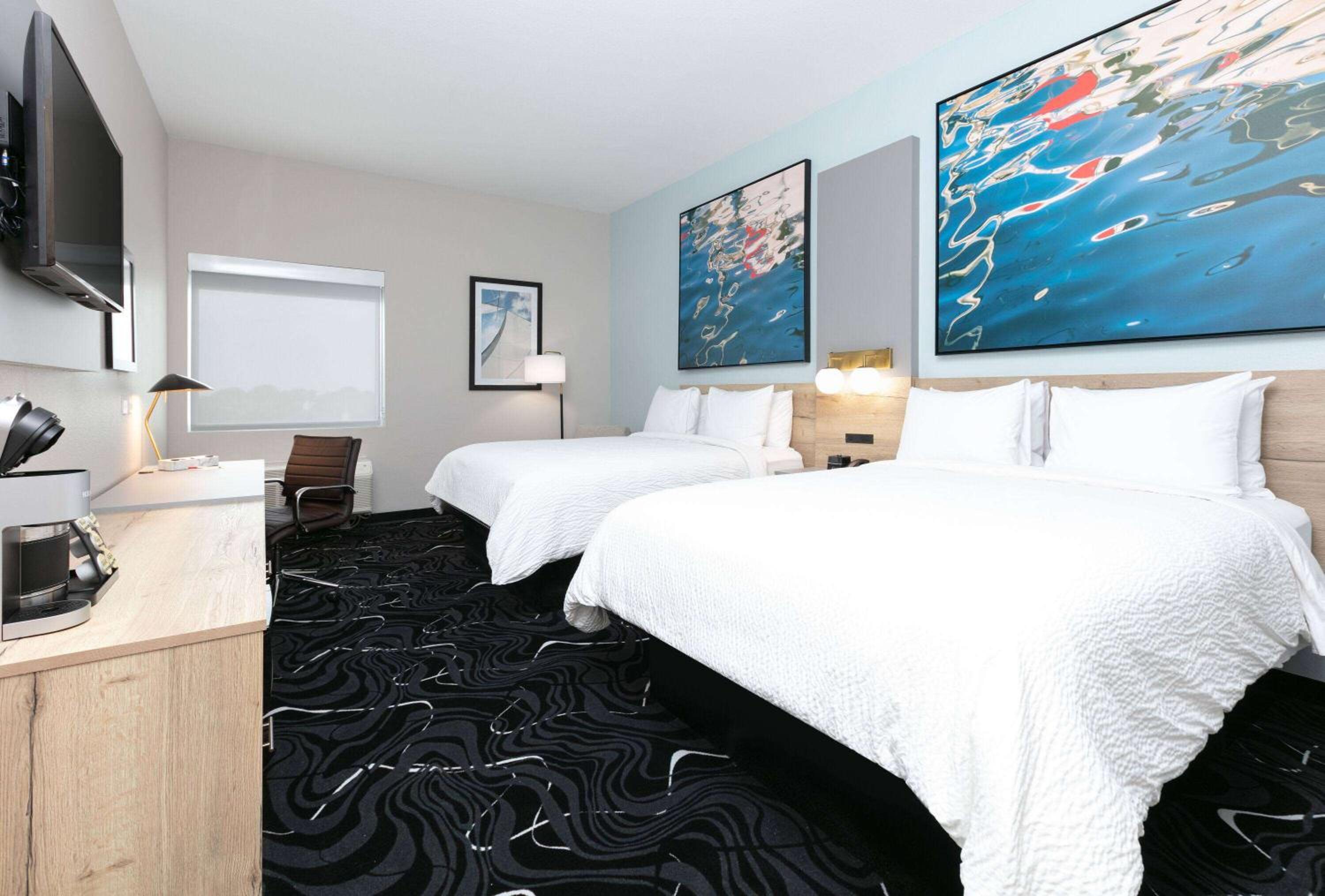 Queen Room with Two Queen Beds - Non-Smoking - Photo 2