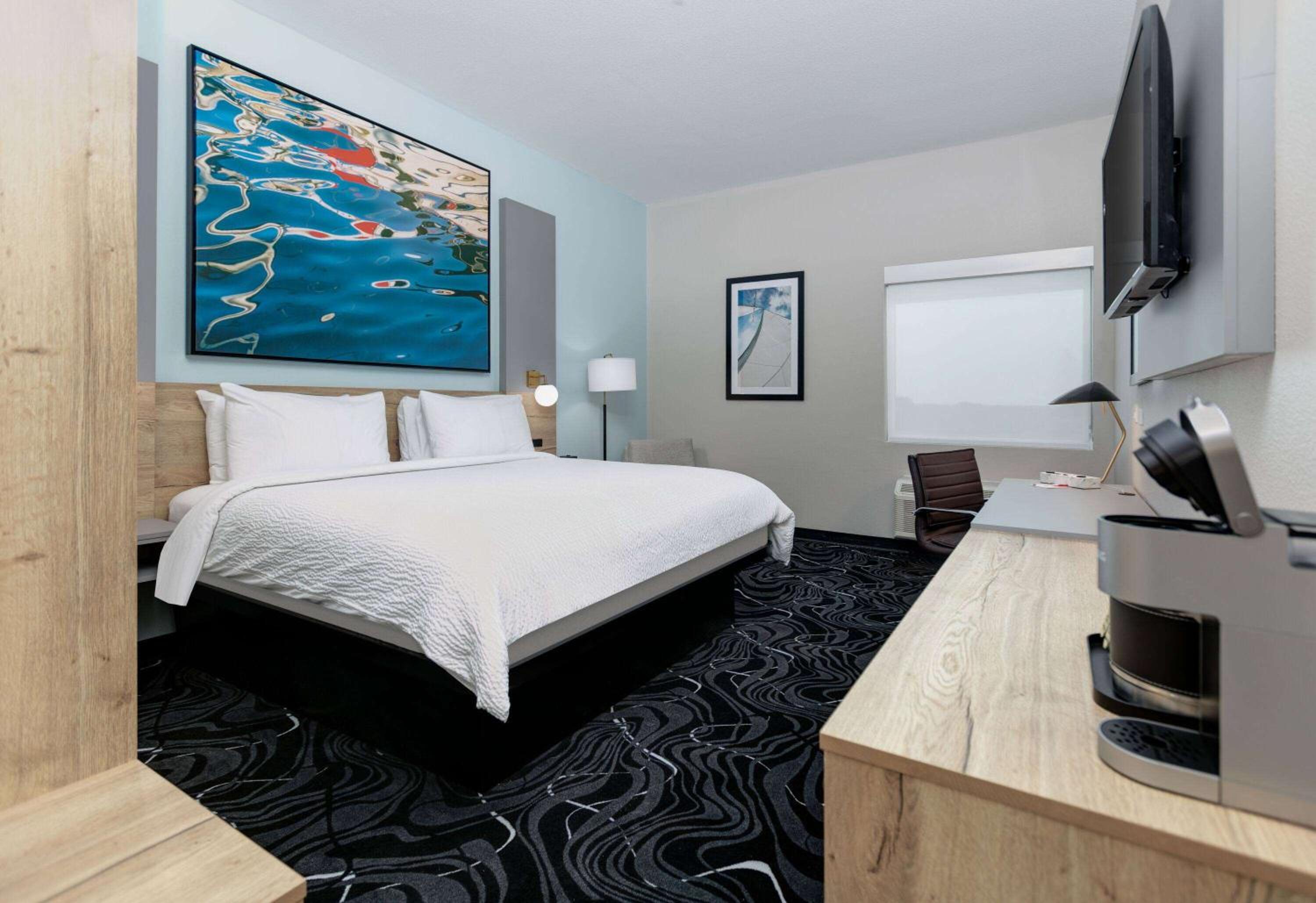 King Room - Non-Smoking - Photo 4