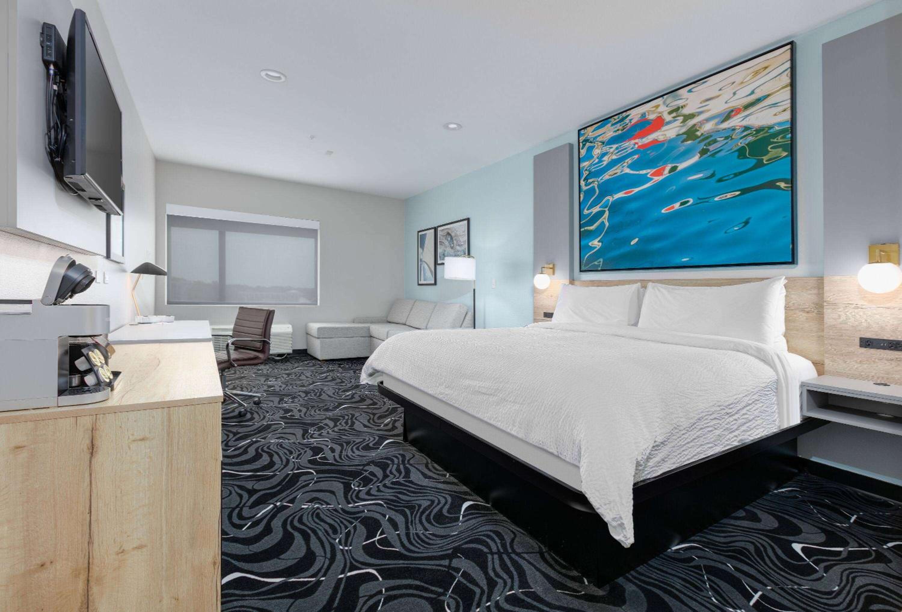 Junior King Suite - Non-Smoking - Photo 3