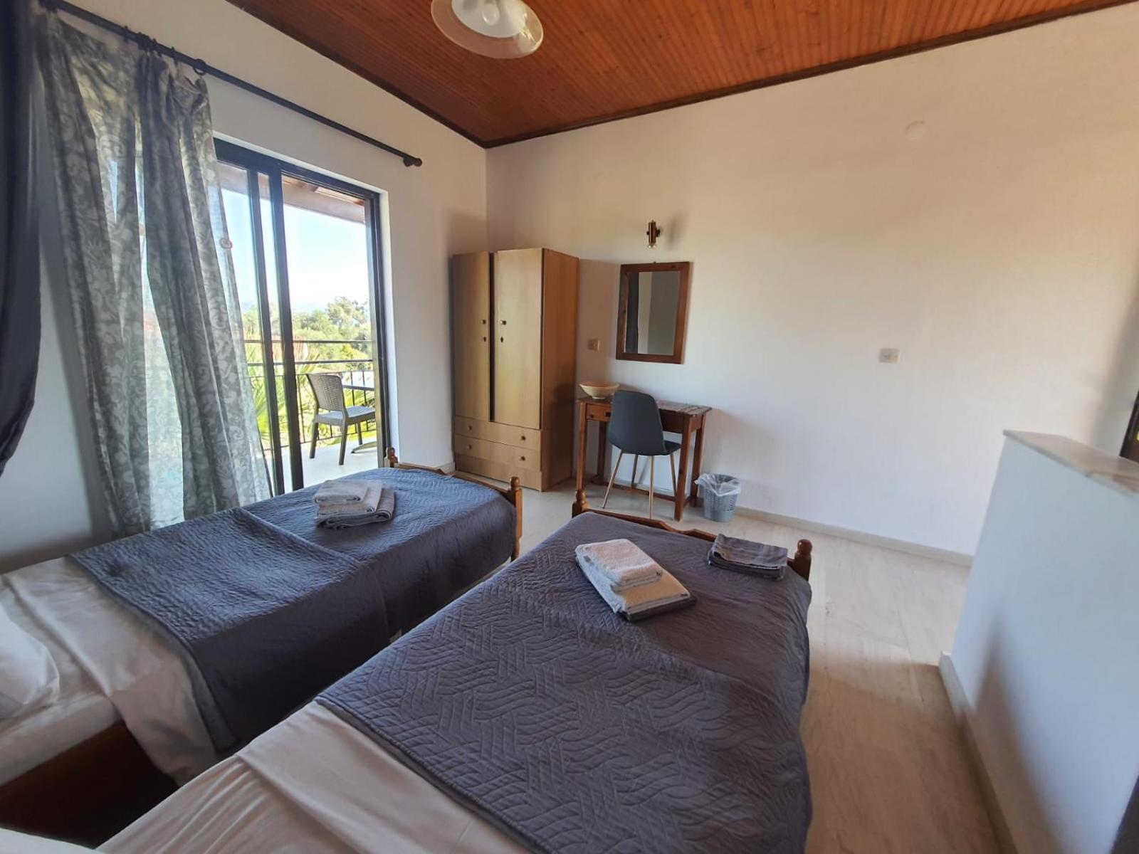 Standard Triple Room With Sea View