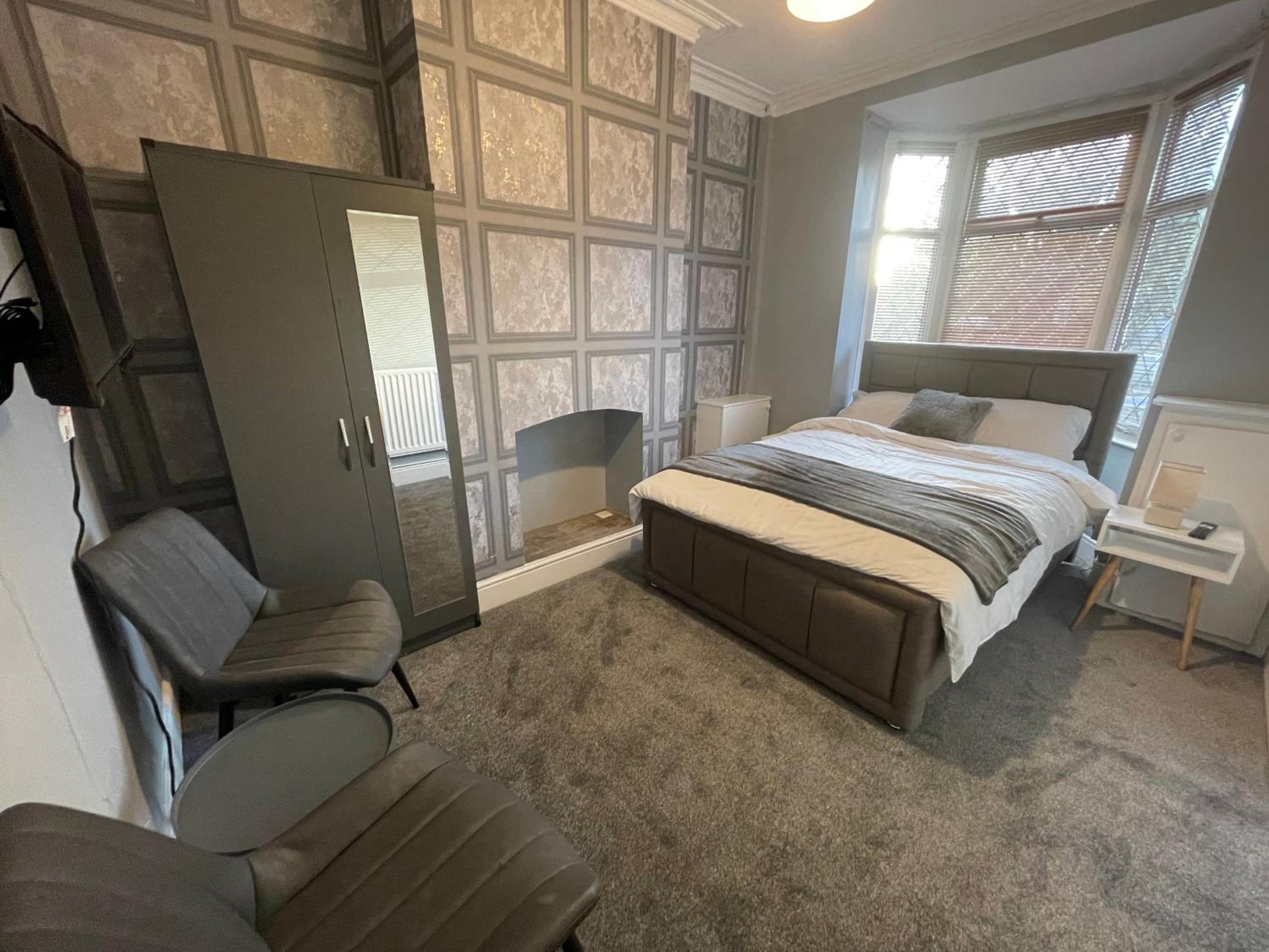 Four-Bedroom House photo 2