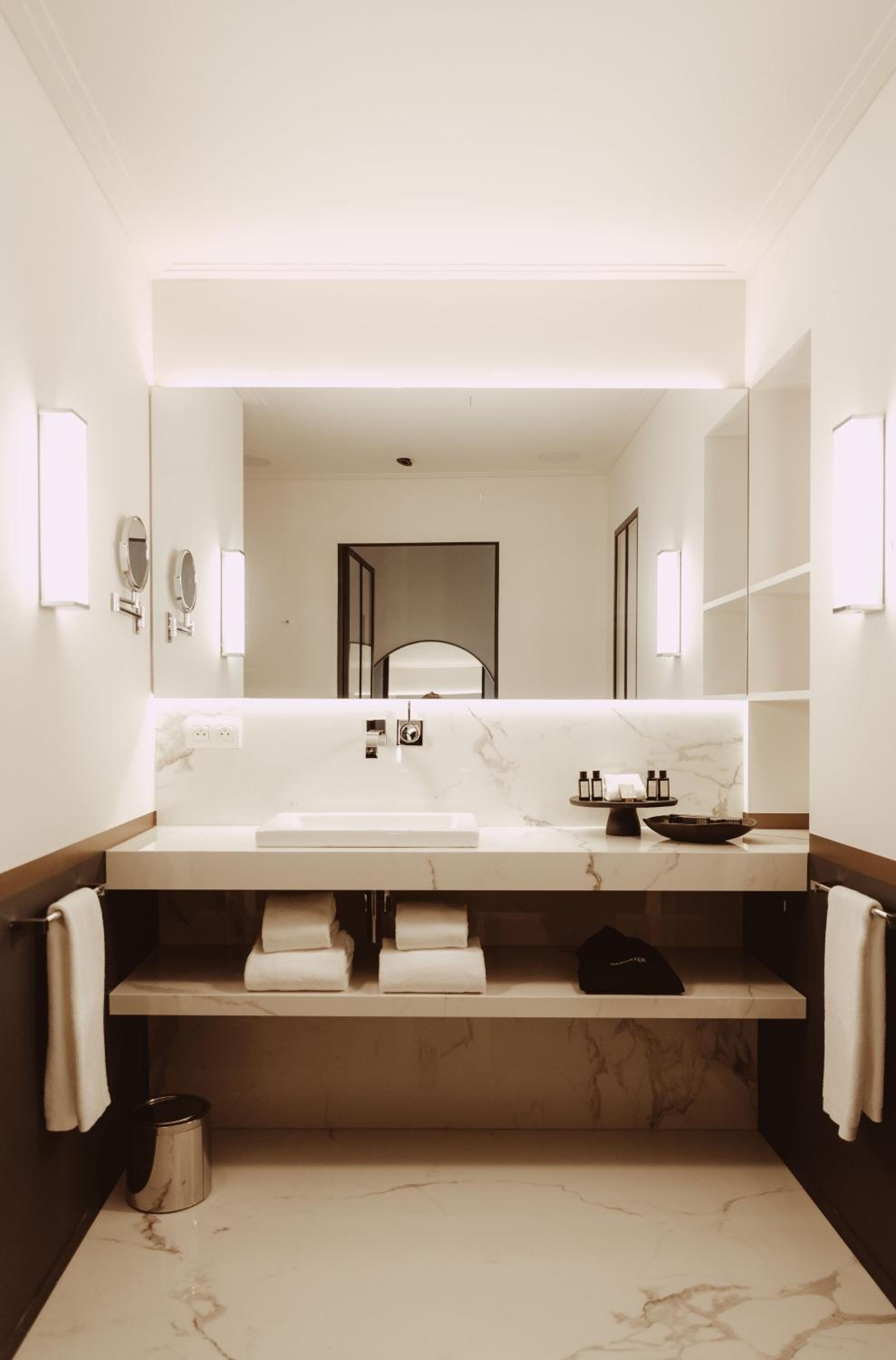 Deluxe King Room photo 3