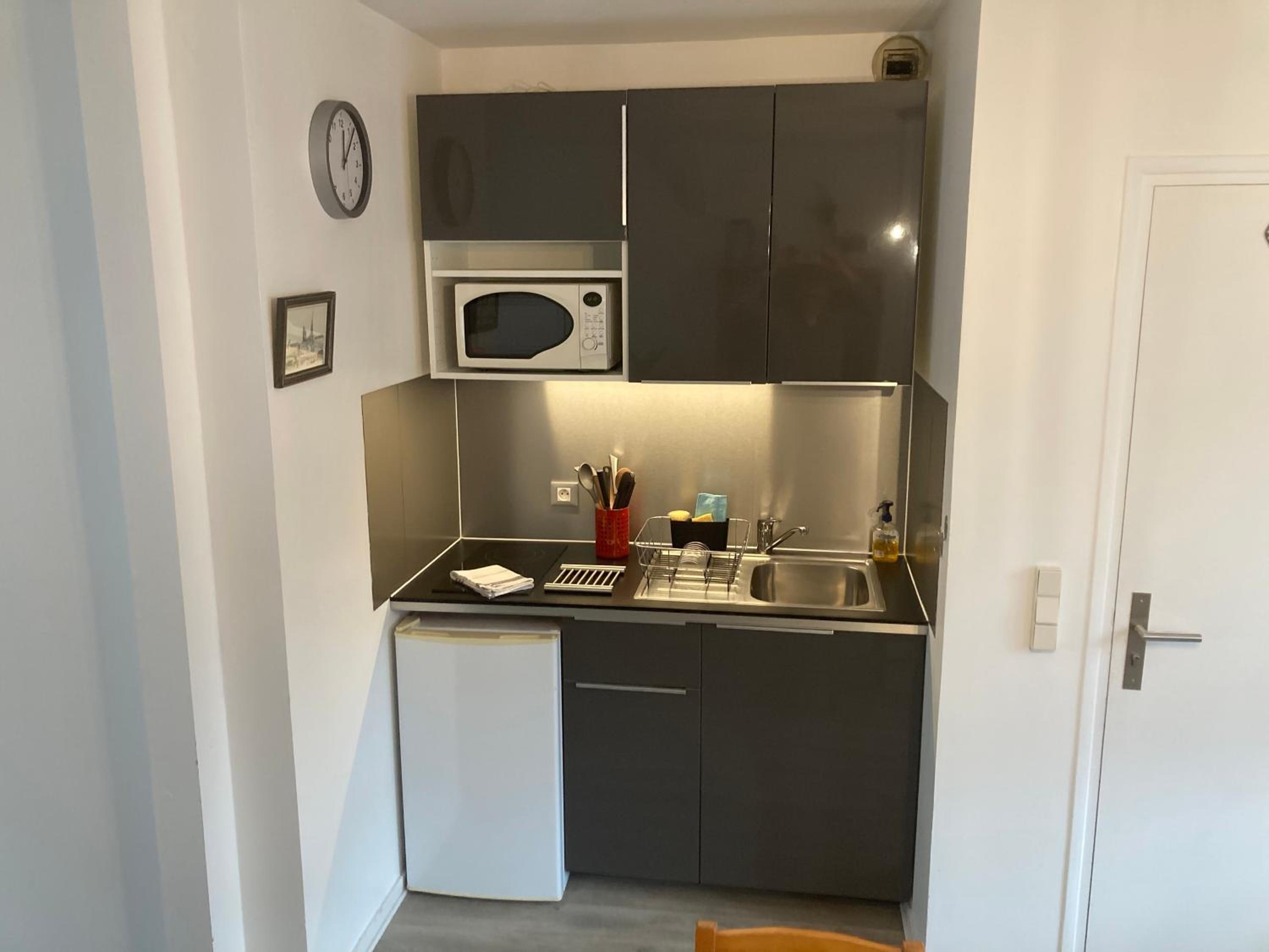 One-Bedroom Apartment - Photo 10