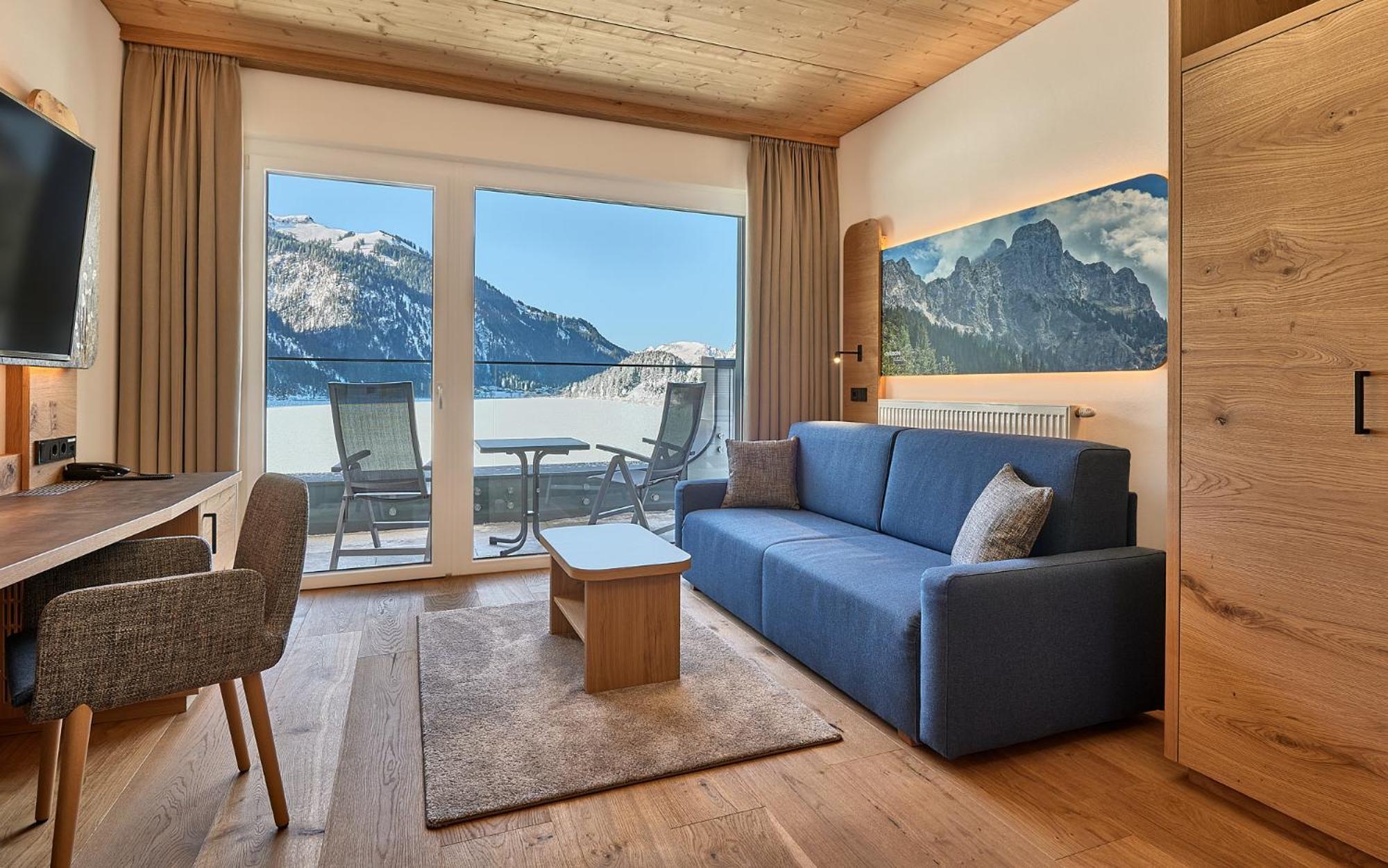 Suite with Lake View photo 2
