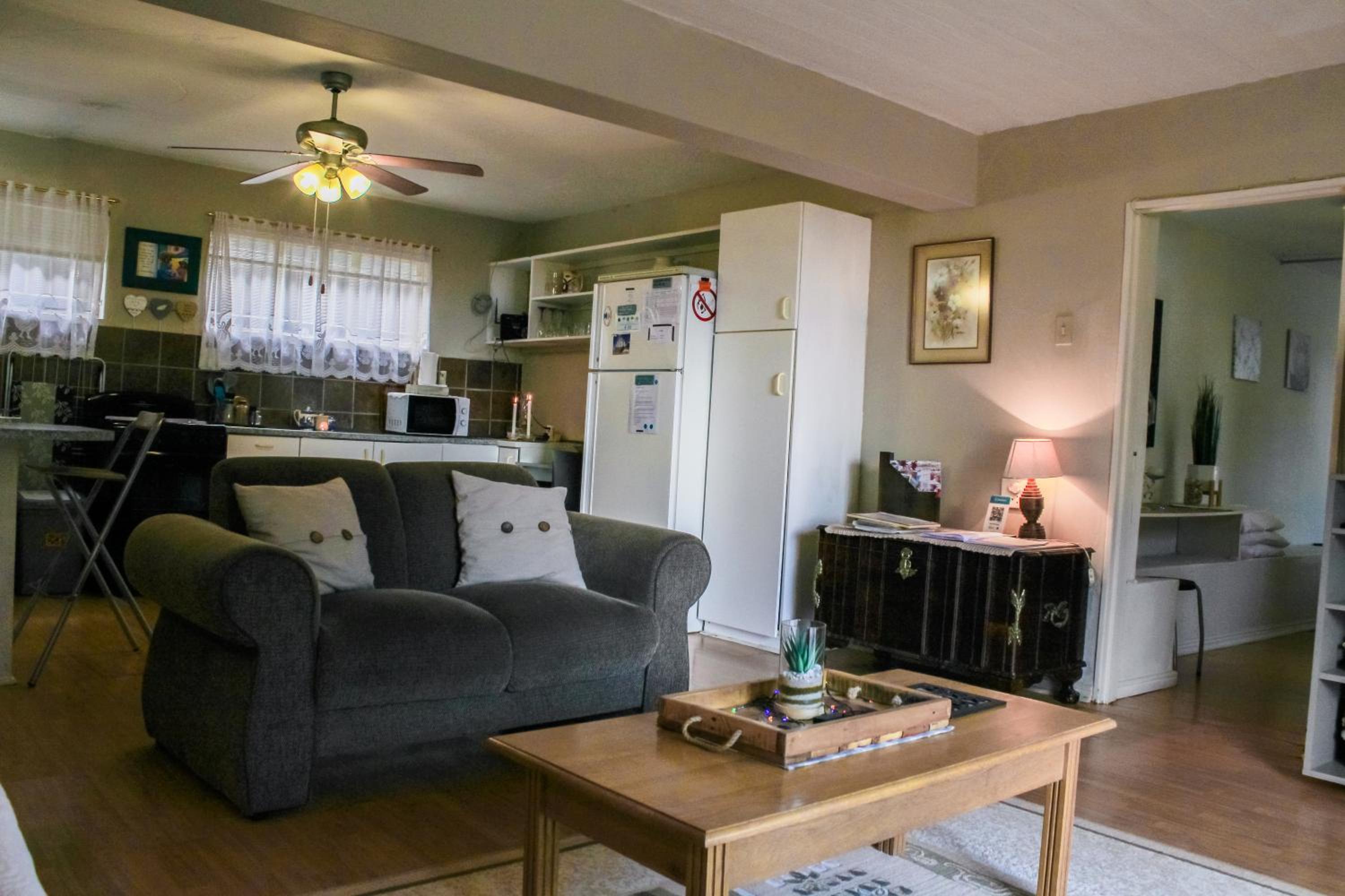 One-Bedroom Apartment - Photo 1