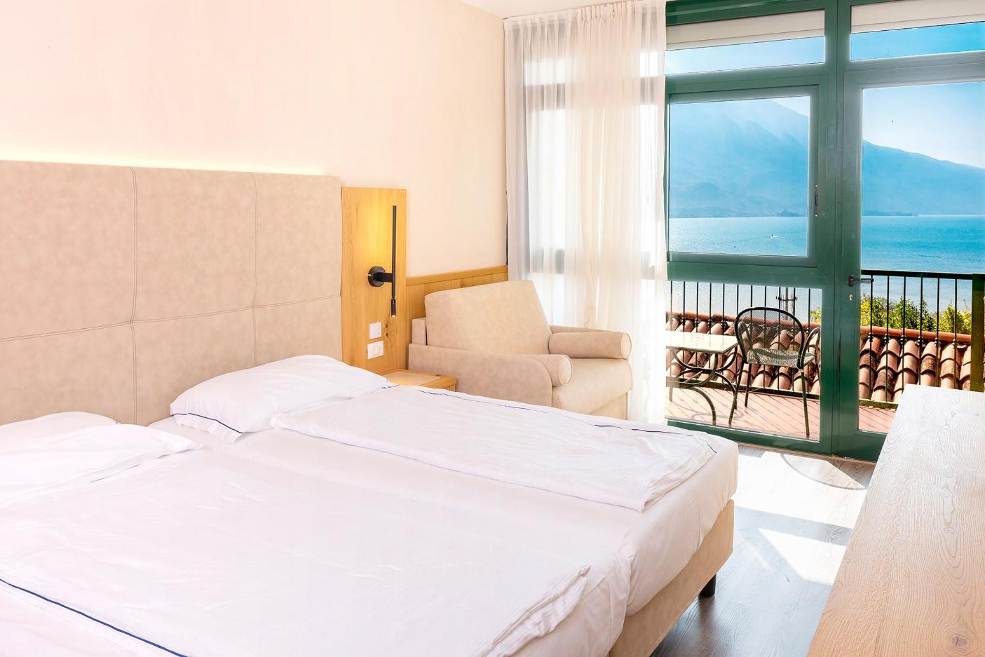 Superior Twin Room with Lake View