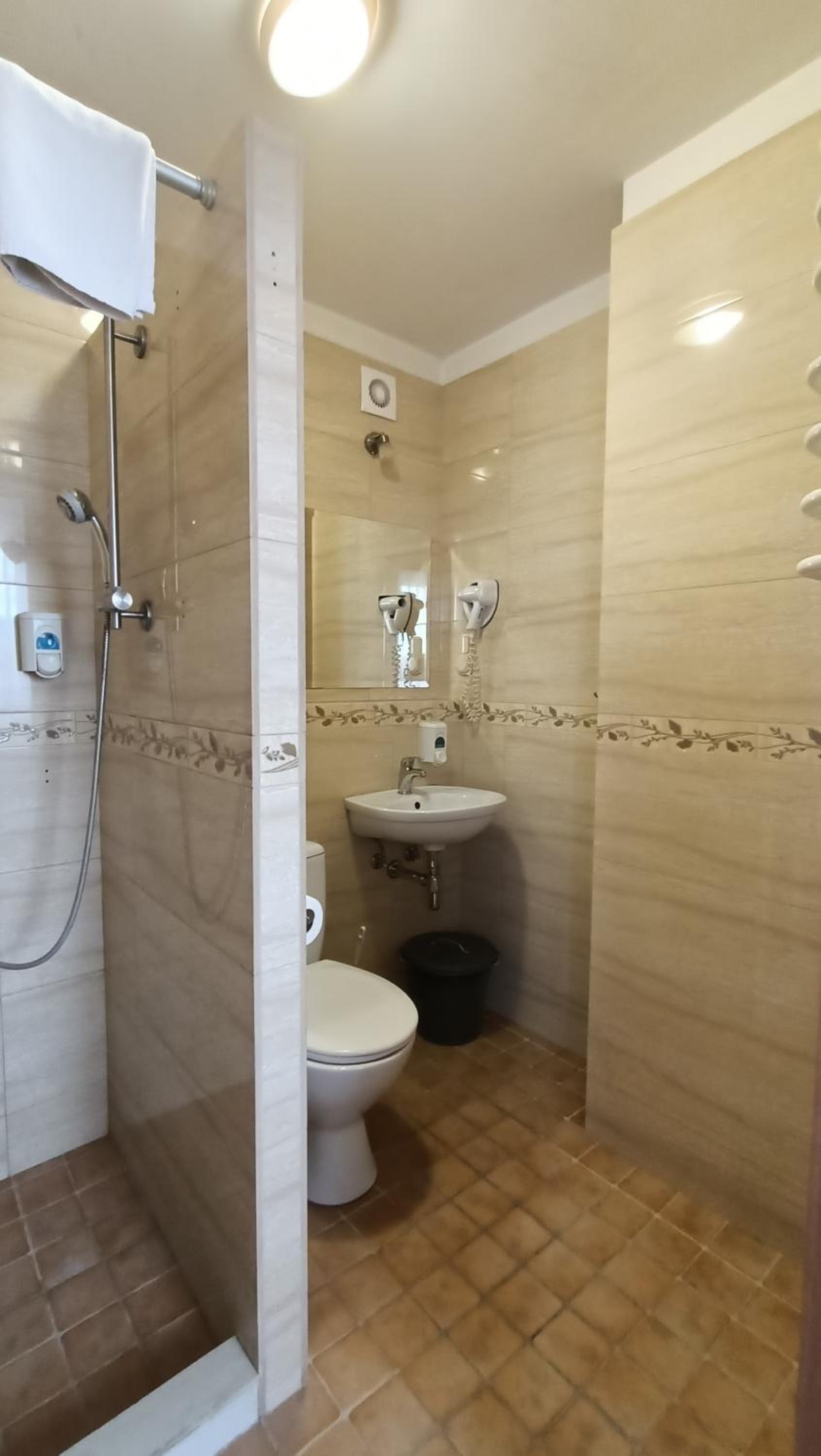 Double Room - Photo 3