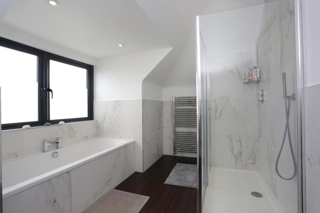 Three-Bedroom House photo 3