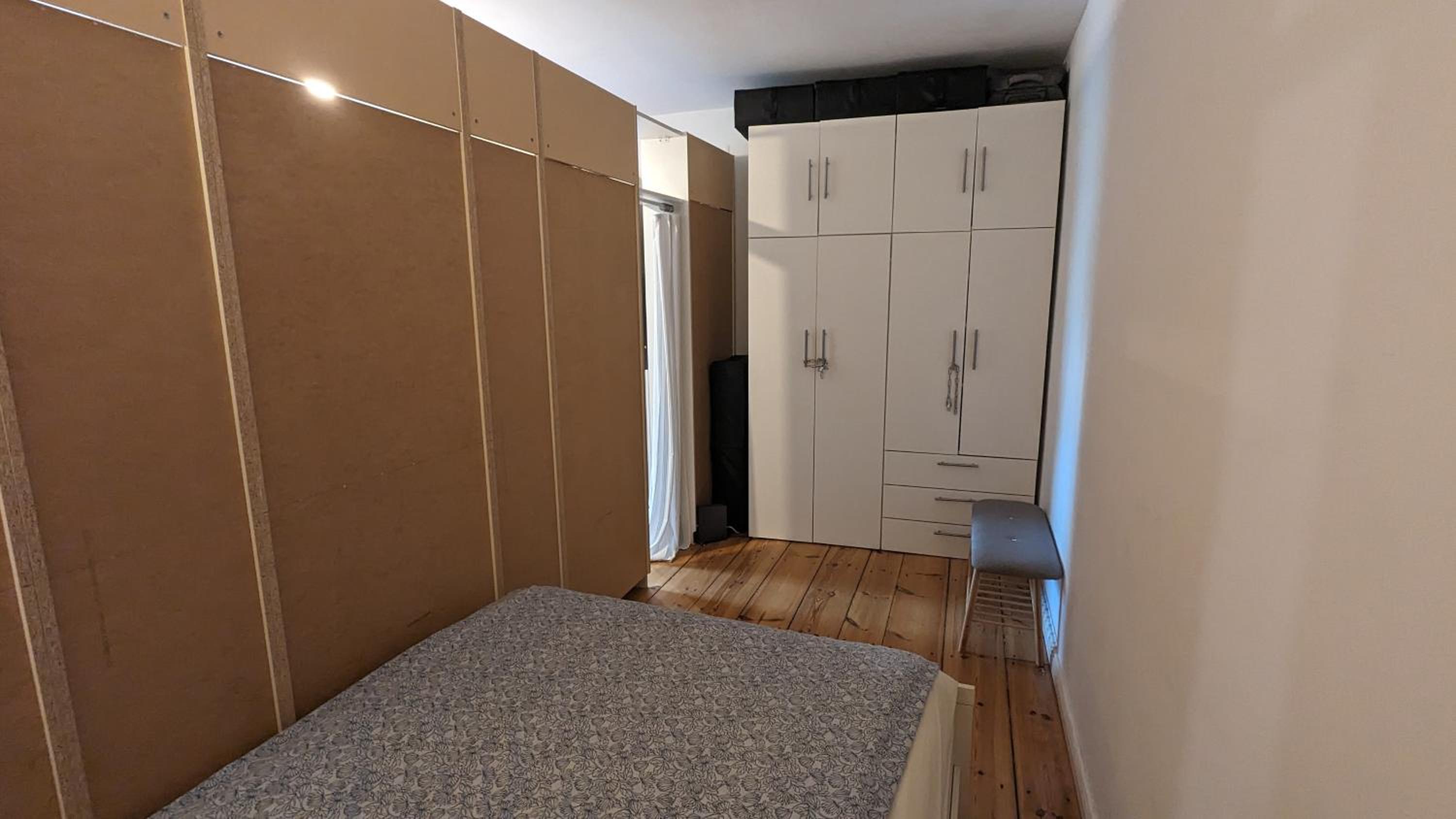 One-Bedroom Apartment photo 1